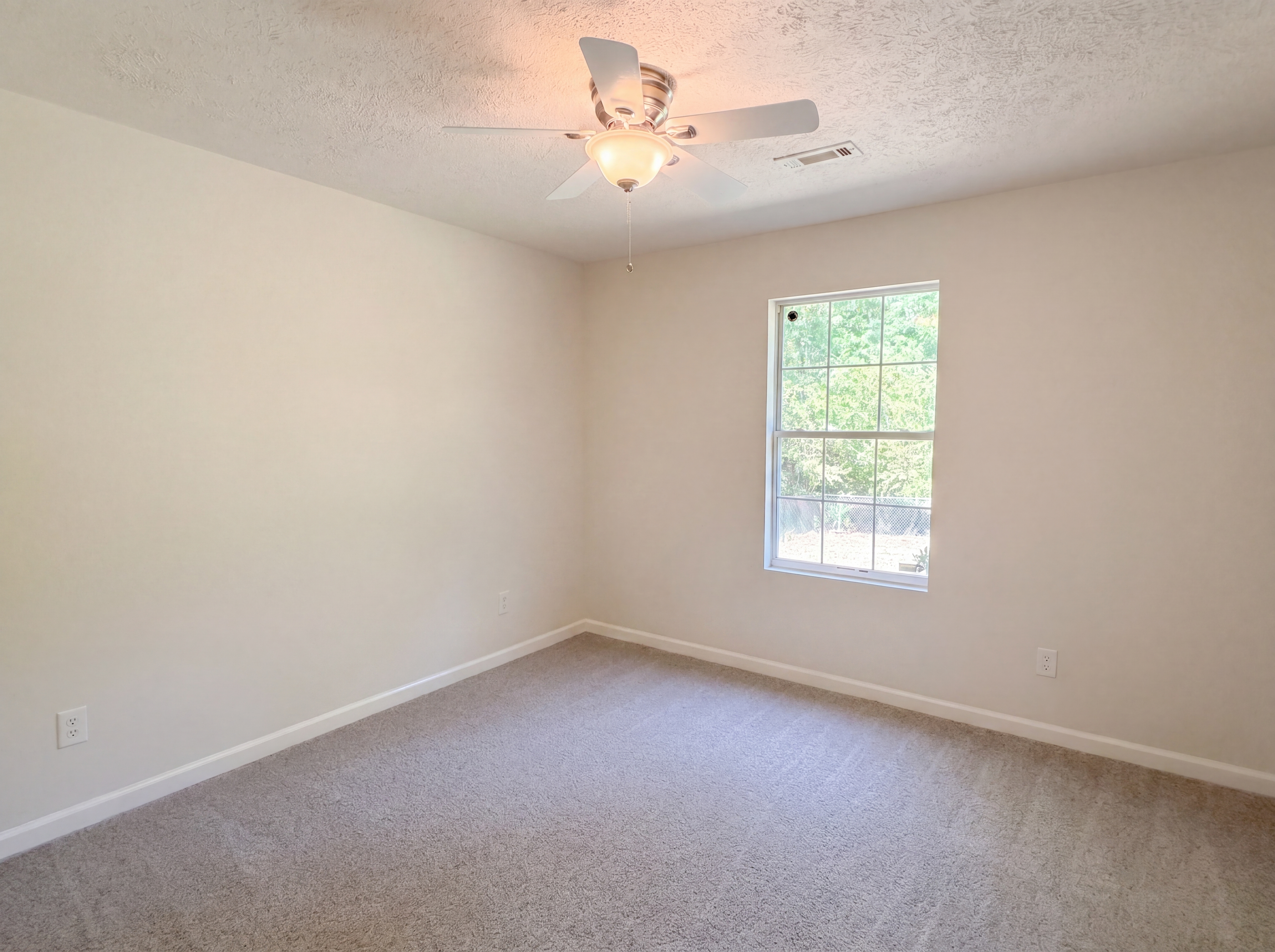Photo 16 of 27 of 182 Livingston Ln, Covington, GA