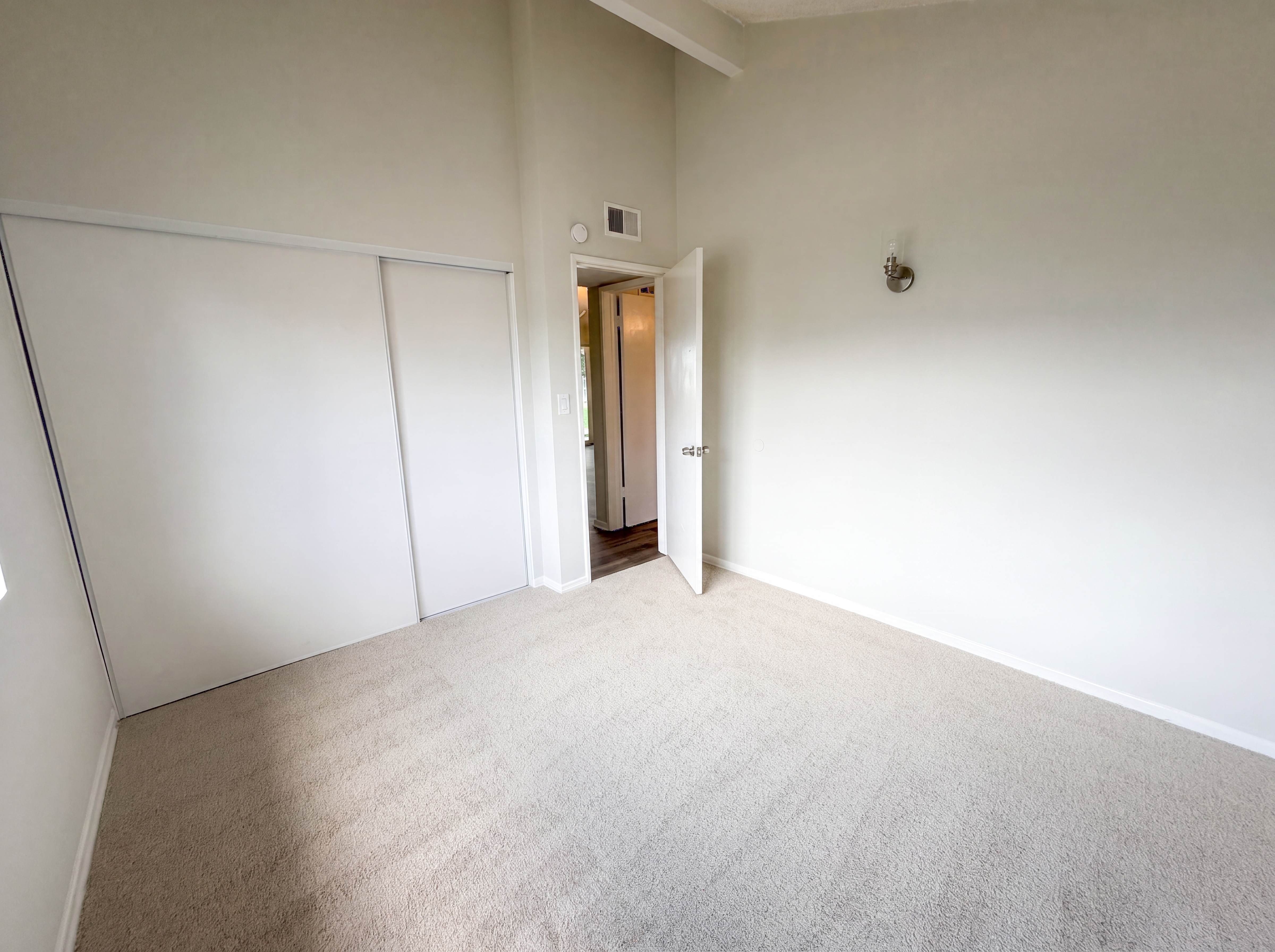 Photo 4 of 29 of 18400 Bermuda St, LOS ANGELES, CA