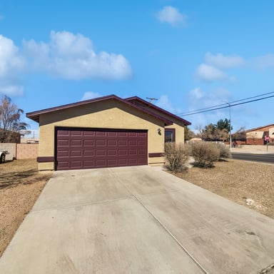 Property photo 1 of 302 W Iowa St