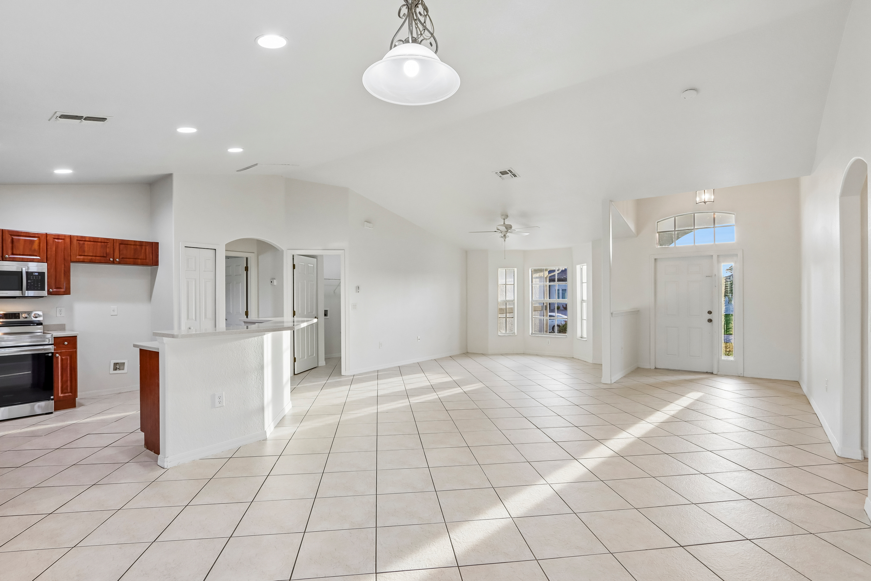 Photo 7 of 18 of 1136 SW 18th Ct, Cape Coral, FL