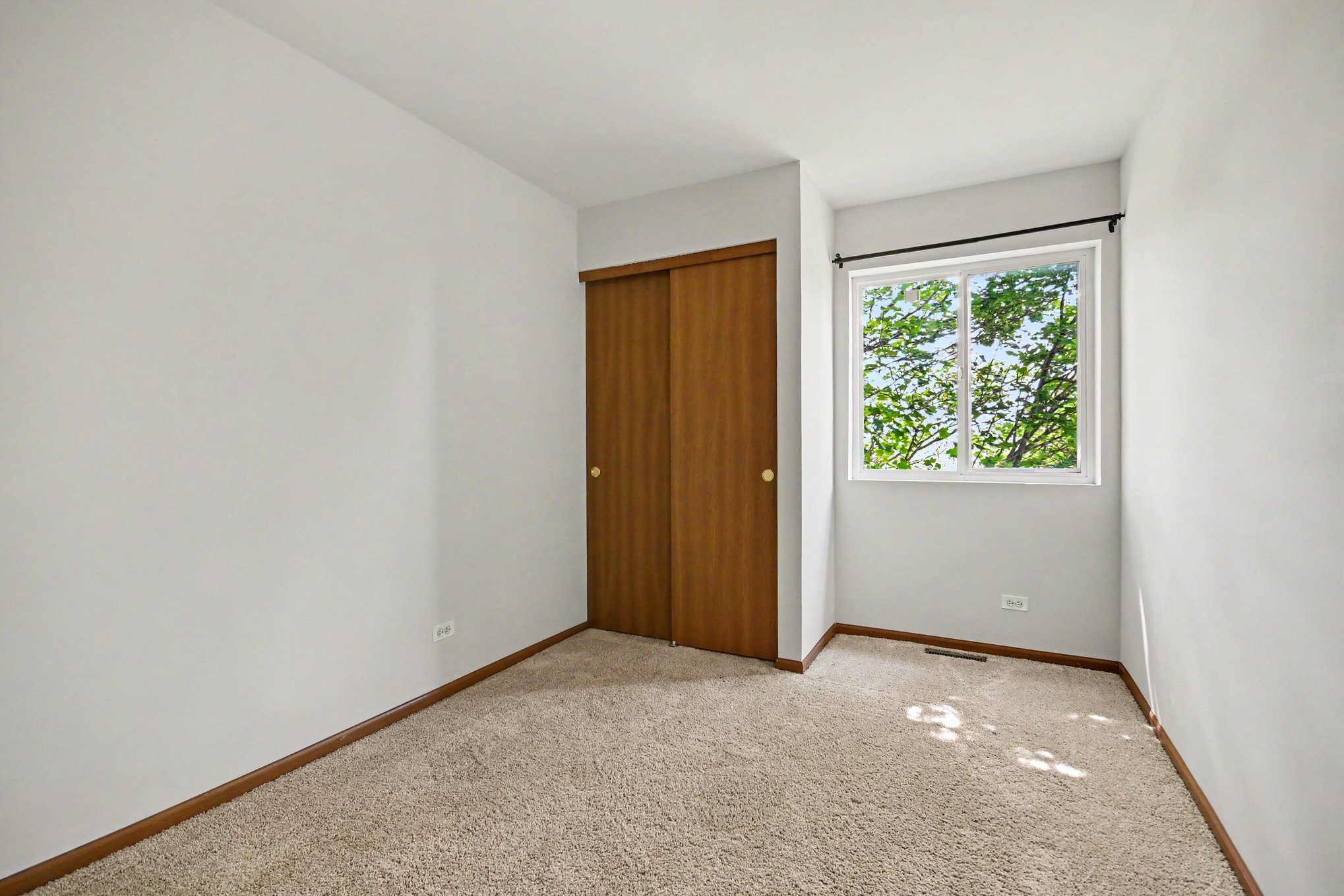 Photo 10 of 17 of 2734 Preston Ct, Aurora, IL