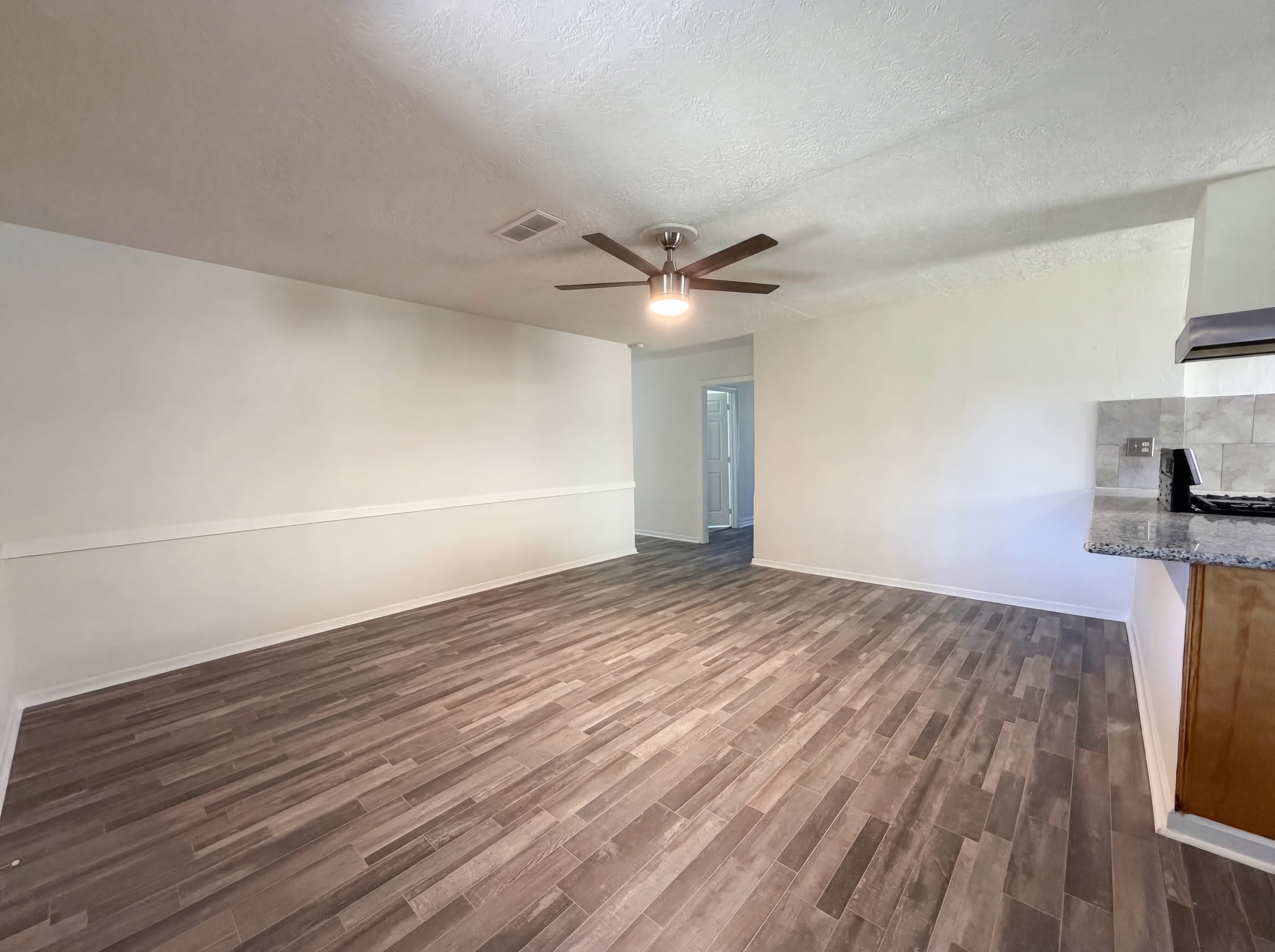 Photo 13 of 18 of 6023 Winterhaven Dr, Houston, TX