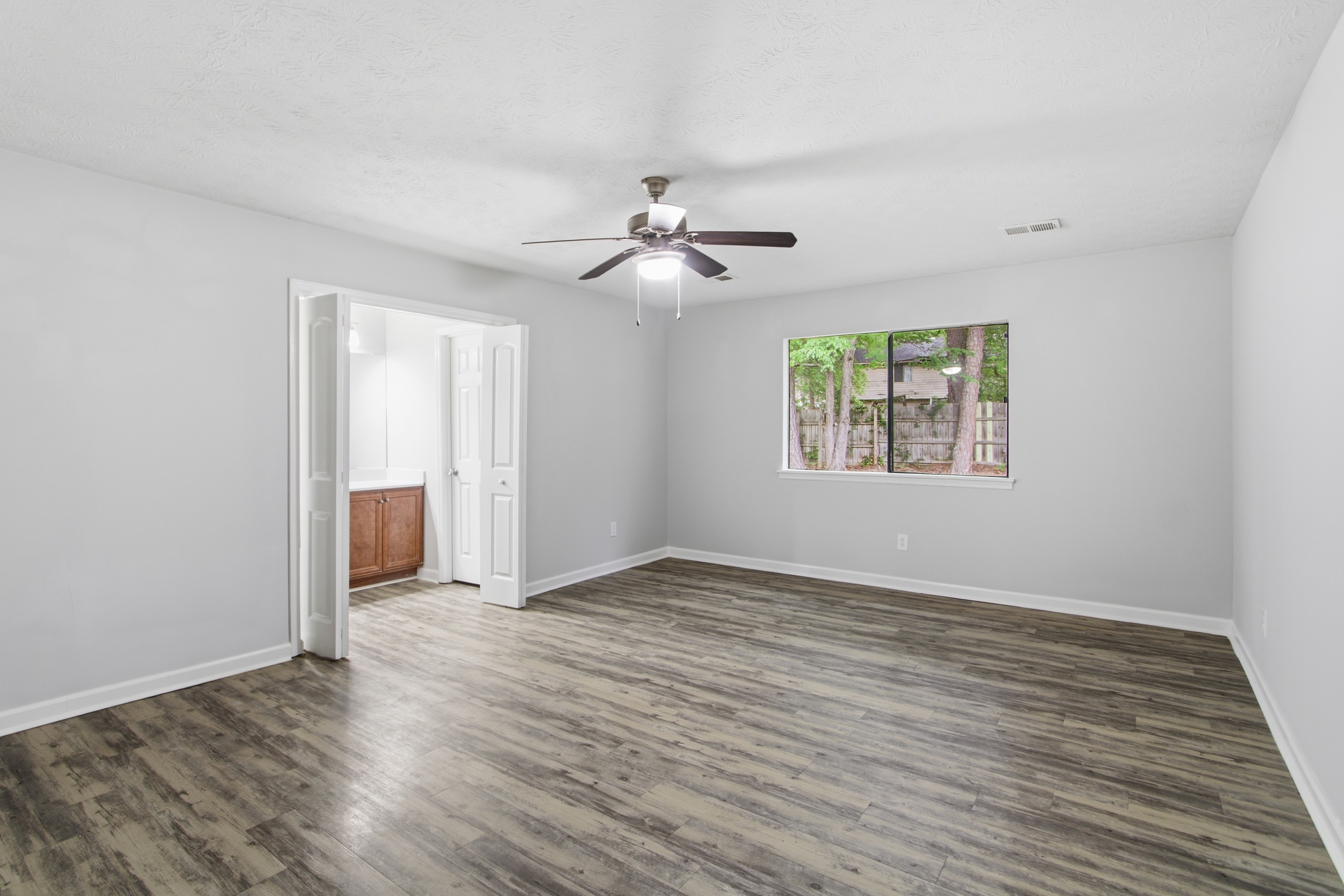 Photo 16 of 31 of 8132 Creekstone Ct, Riverdale, GA