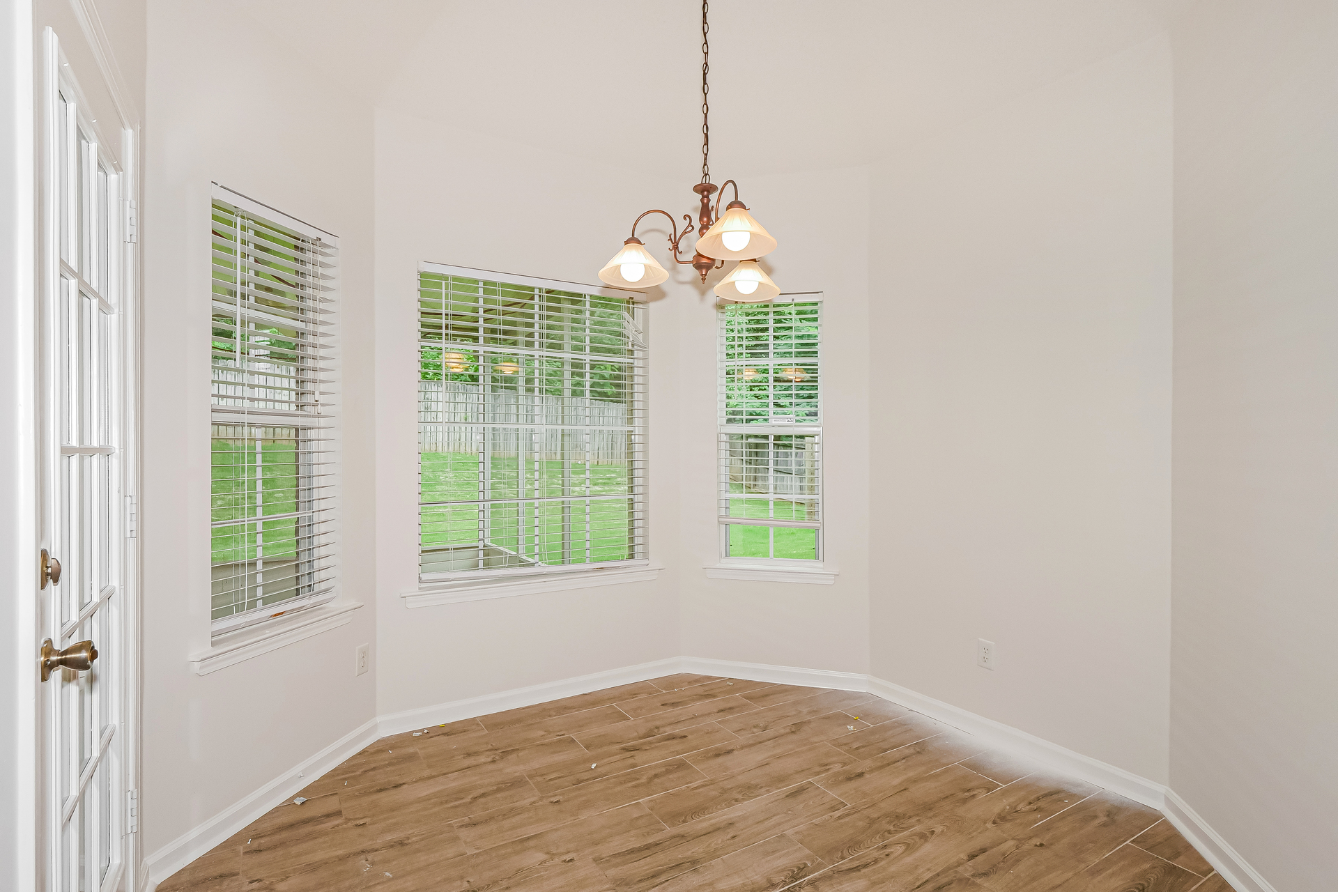 Photo 10 of 22 of 5634 Tulip Grove Dr, Memphis, TN