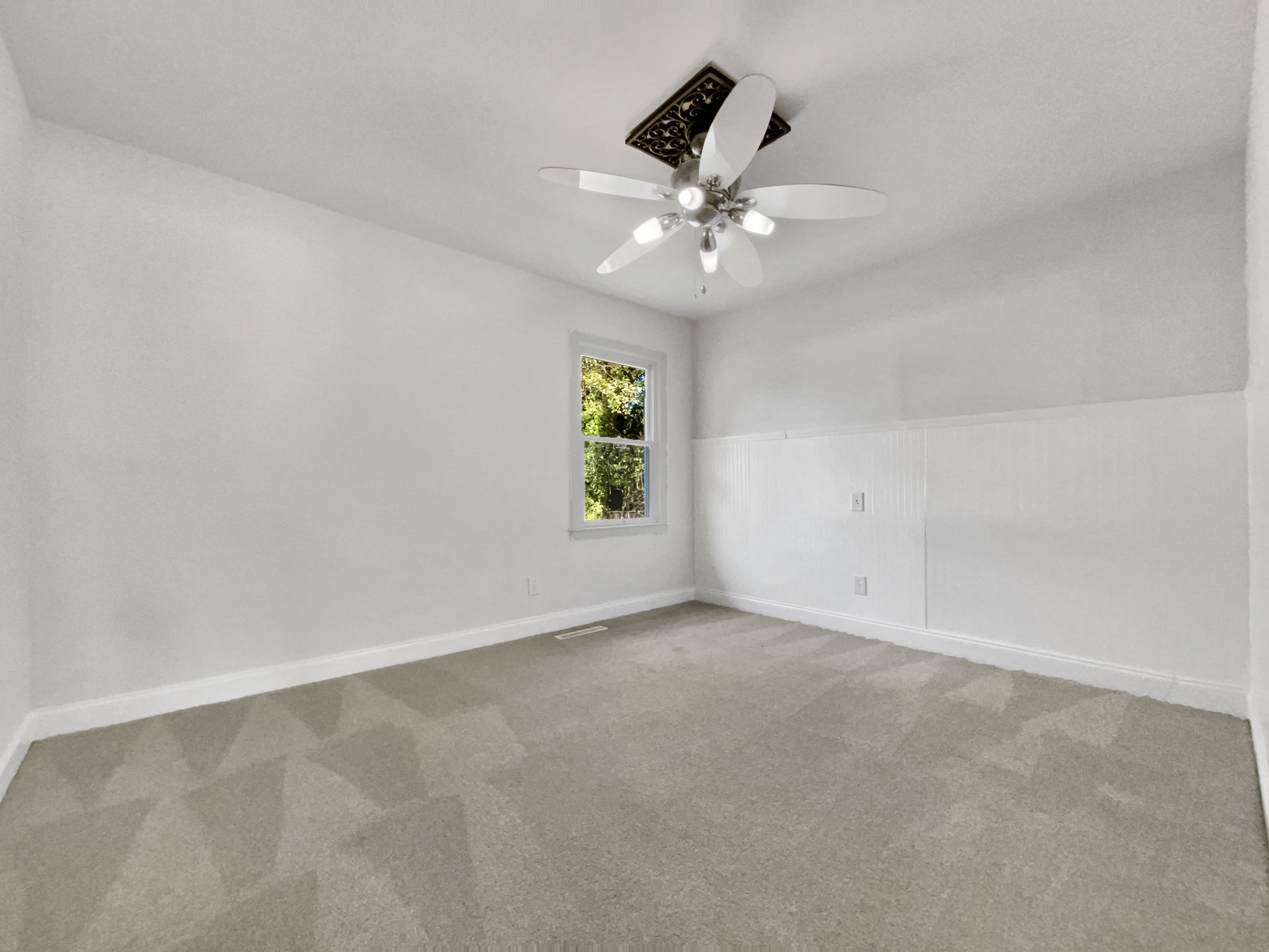 Photo 10 of 18 of 5142 Meadowbrook Dr, Fayetteville, NC