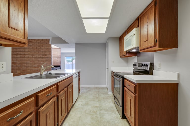 Photo 21 of 24 - 2323 Newbury Dr, Arlington, TX 76014