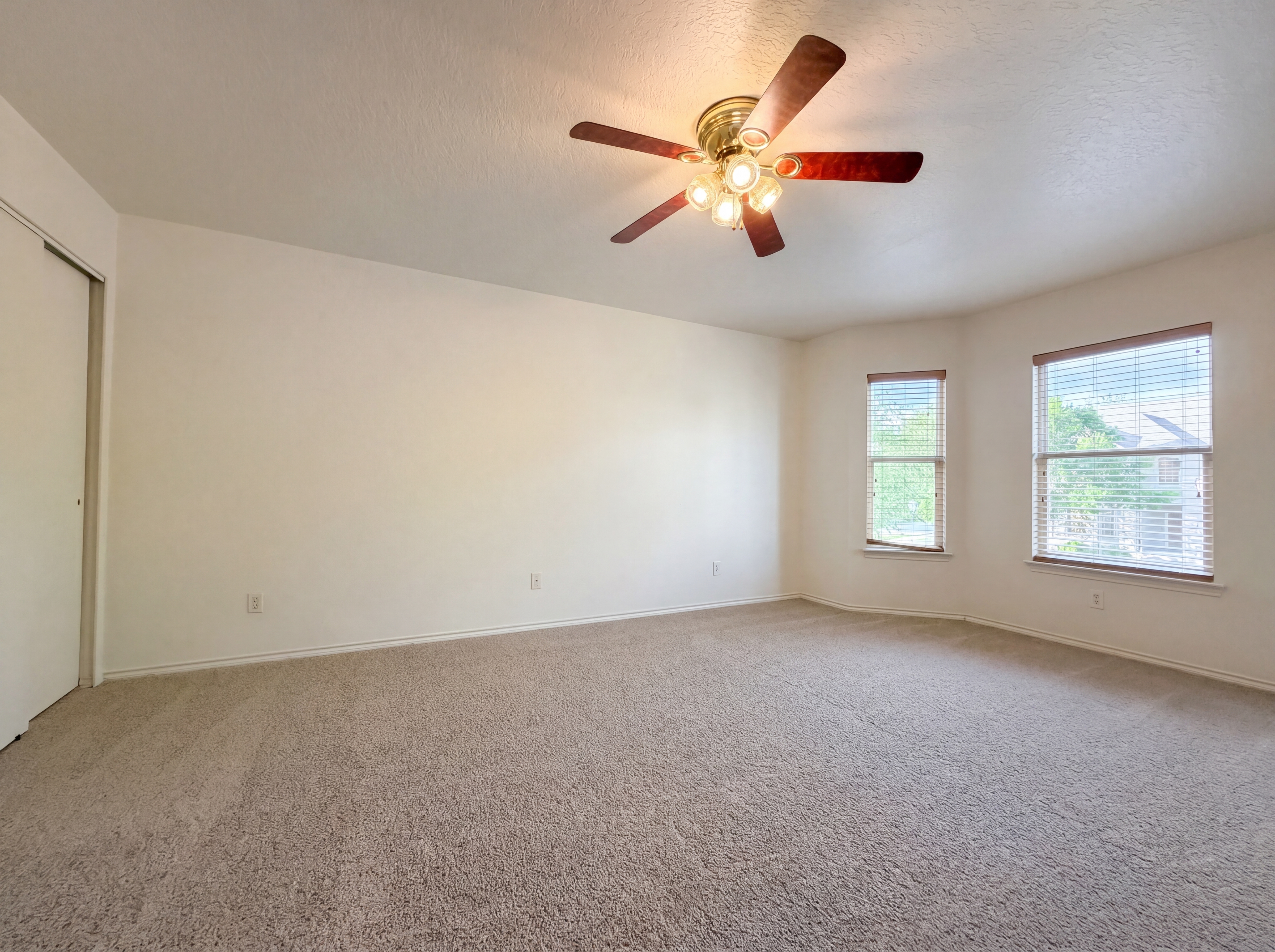 Photo 13 of 19 of 121 Springtree Fld, Cibolo, TX
