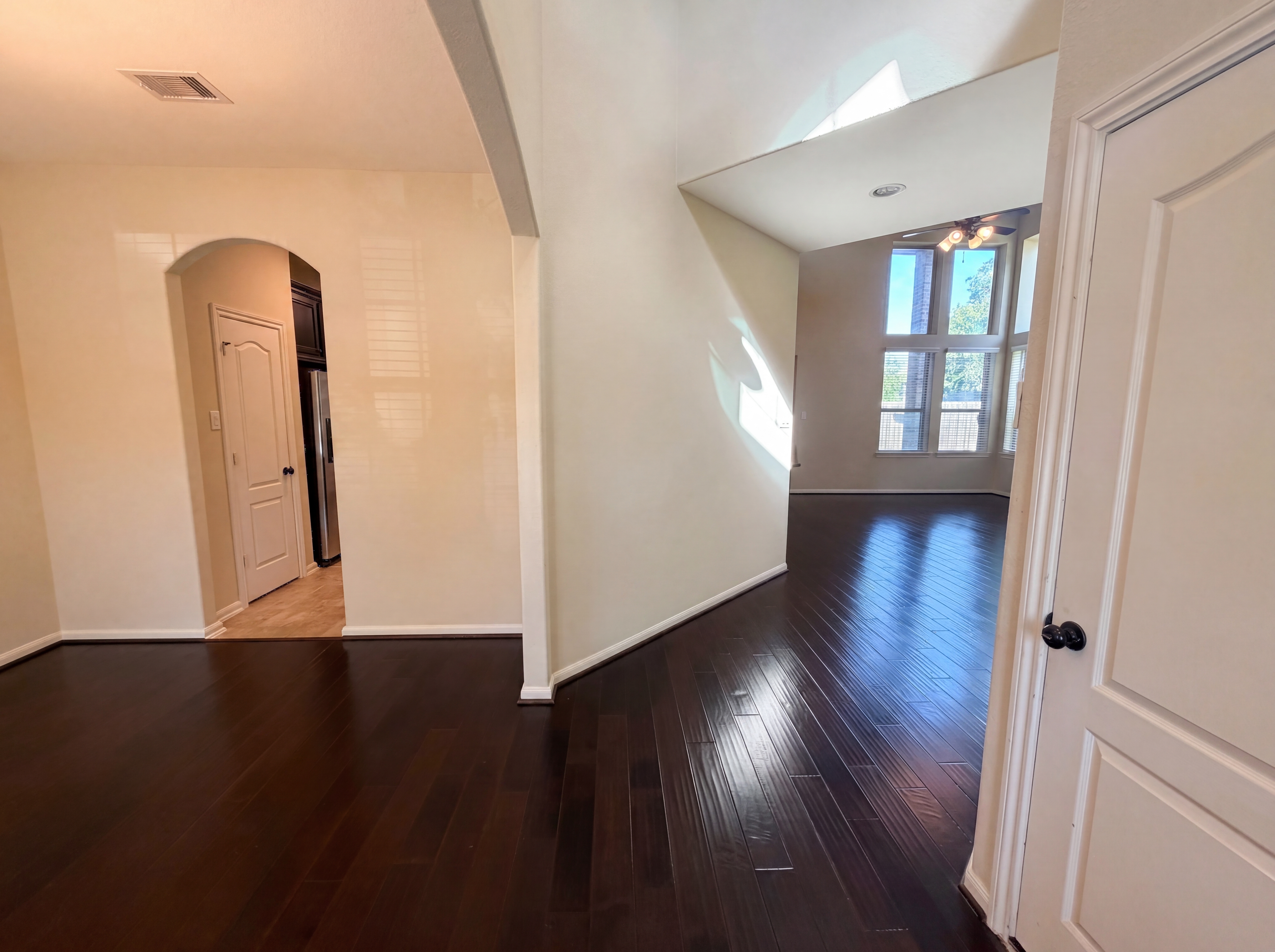Photo 12 of 26 of 6523 Hunters Creek Ln, Baytown, TX