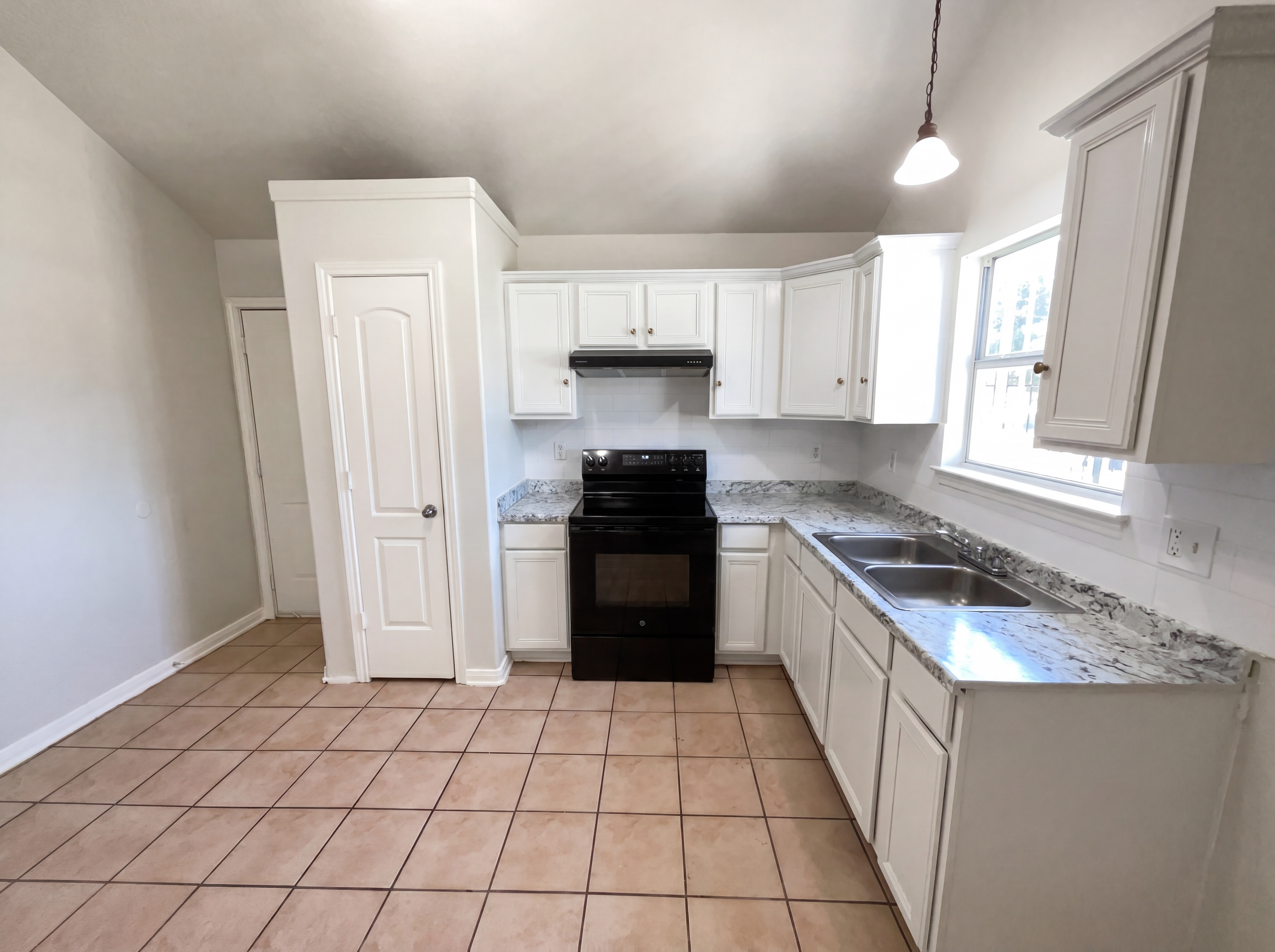 Photo 2 of 17 of 236 Lawton St, San Antonio, TX