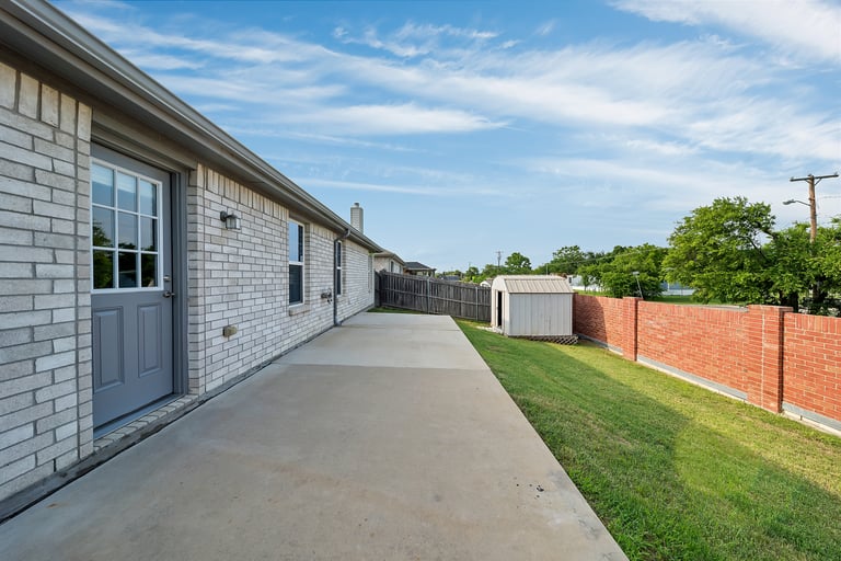 Photo 27 of 27 - 5424 Cameron Dr, Grand Prairie, TX 75052