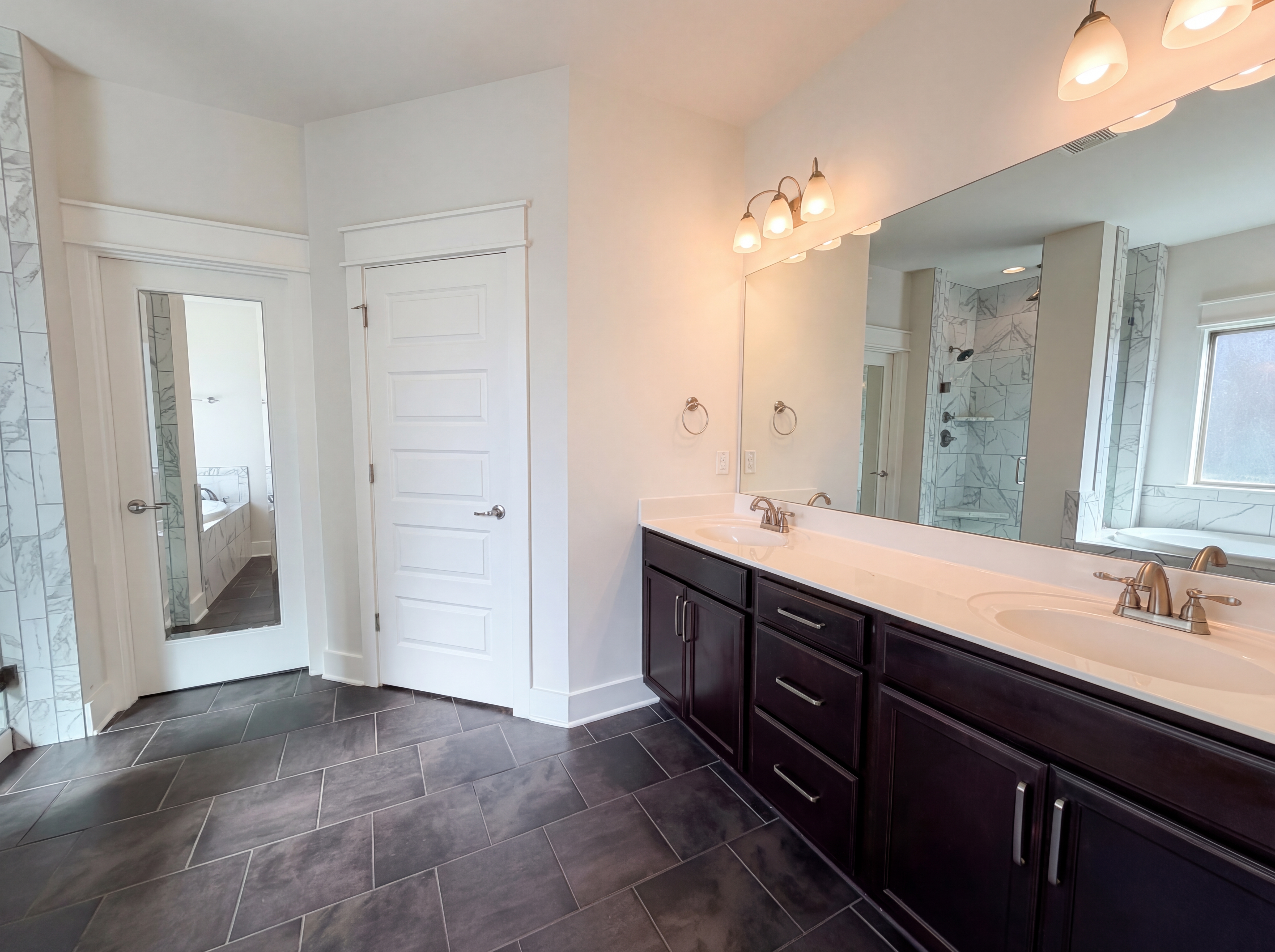 Photo 6 of 30 of 5321 Abbottswood Dr, Smyrna, TN