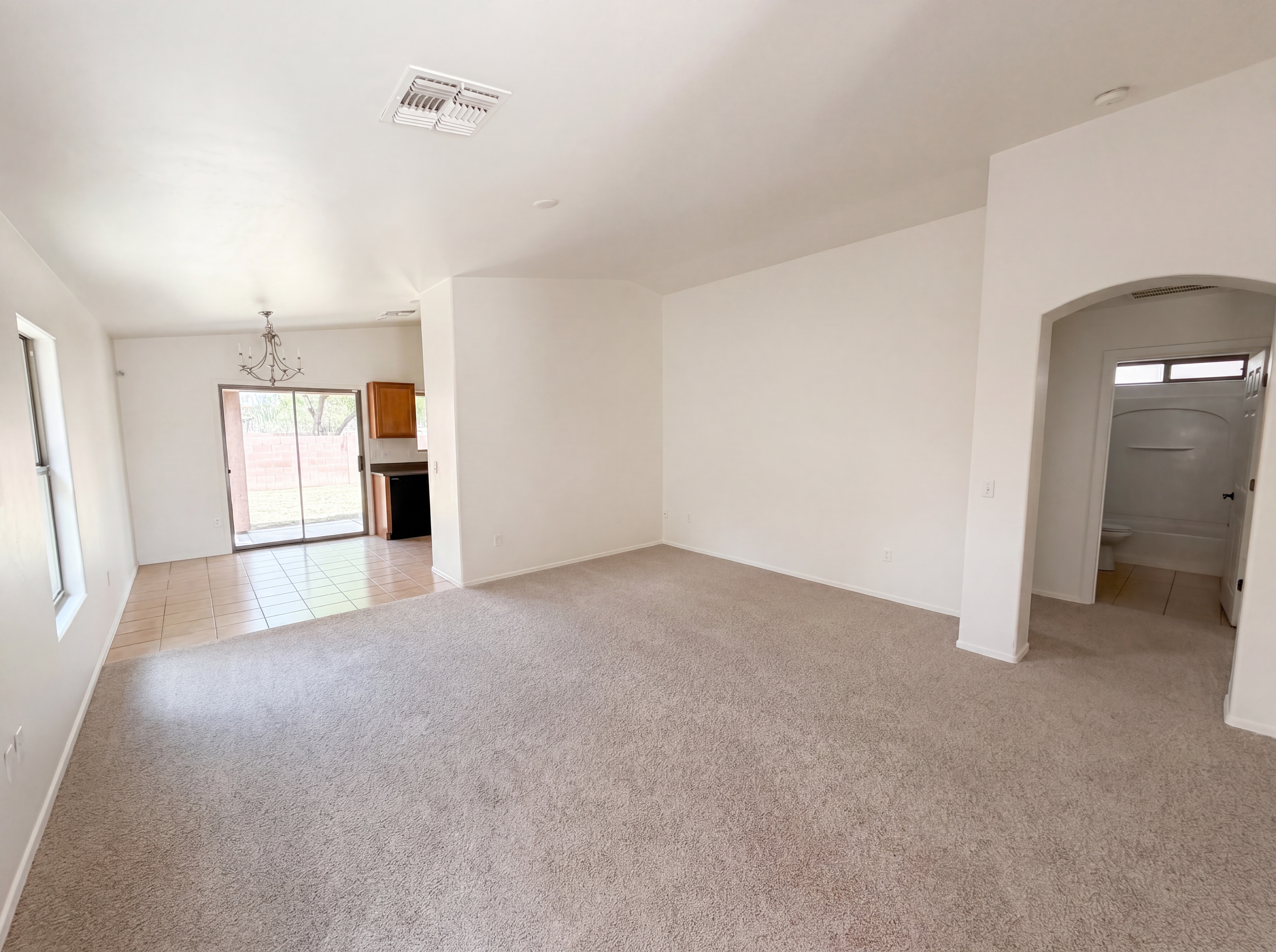 Photo 3 of 19 of 1067 E Lyle Canyon Dr, Sahuarita, AZ