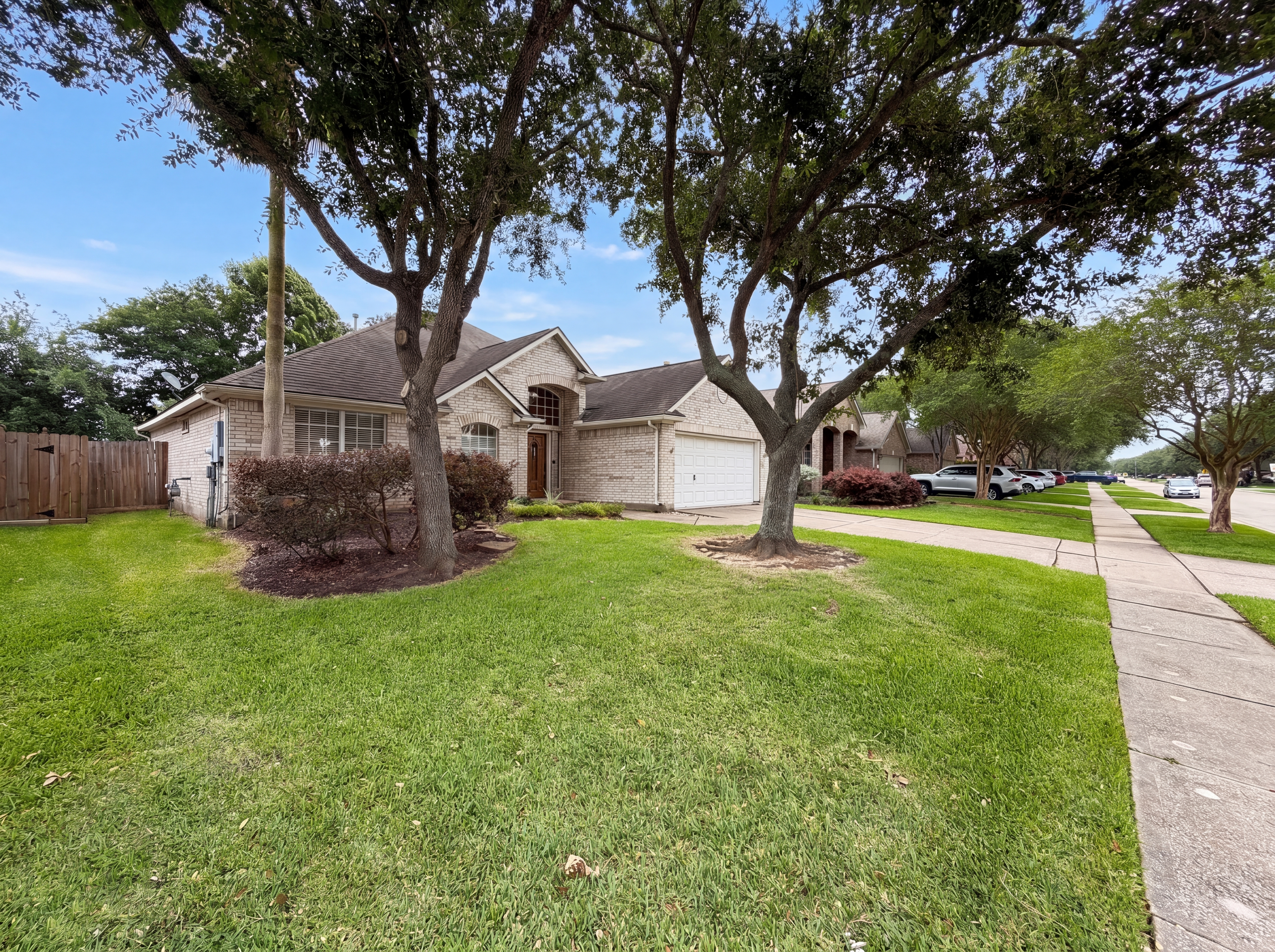 Photo 17 of 19 of 208 Green Cedar Dr, League City, TX