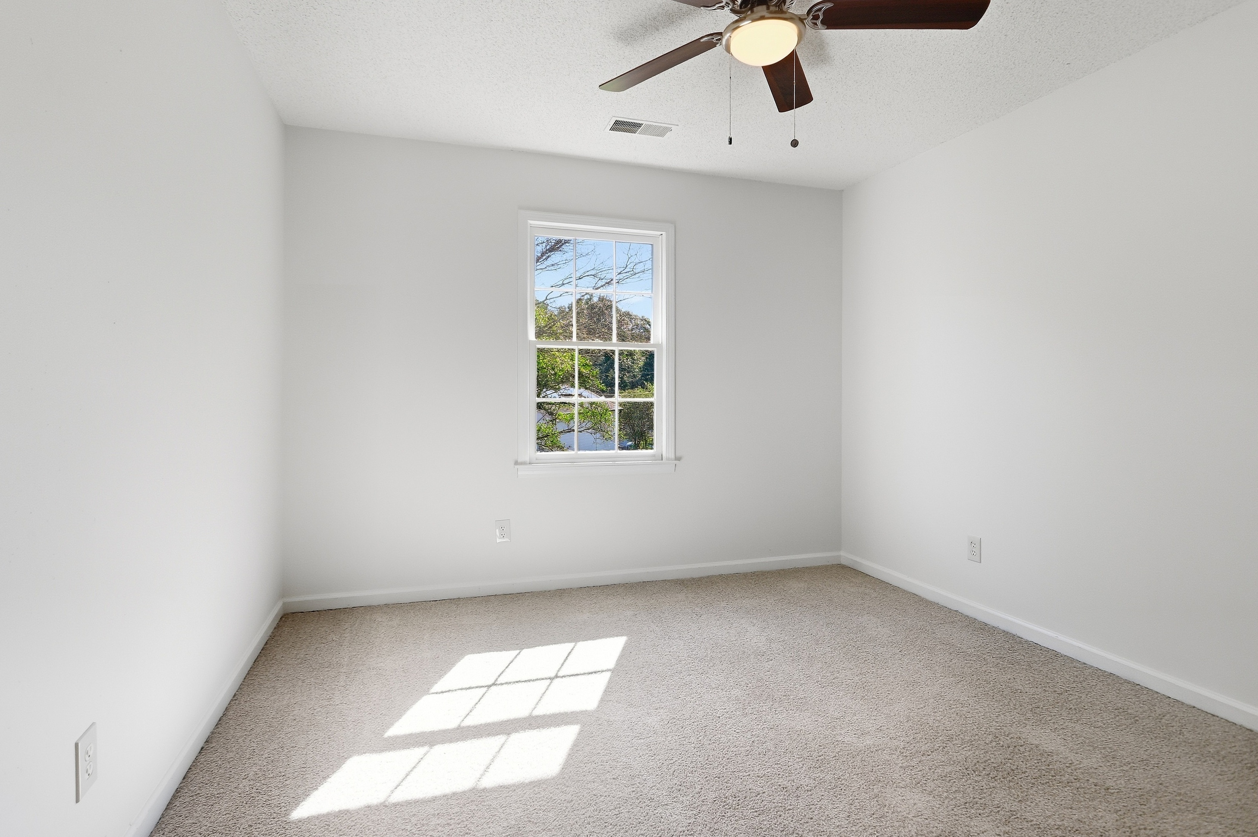 Photo 12 of 24 of 4400 Hidden Meadow Cir, Sugar Hill, GA