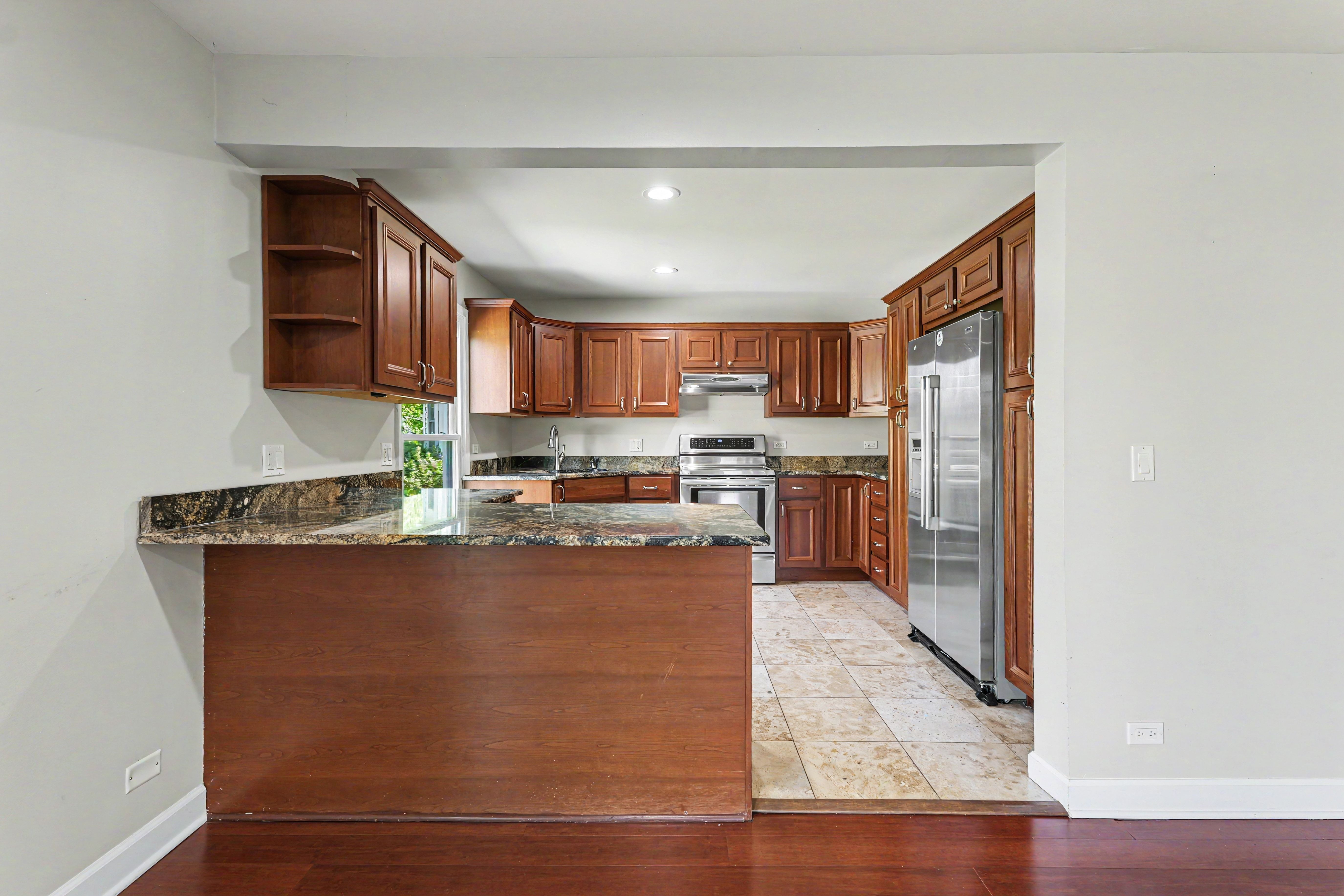 Photo 9 of 16 of 8 Greenvale Rd SE, Vernon Hills, IL