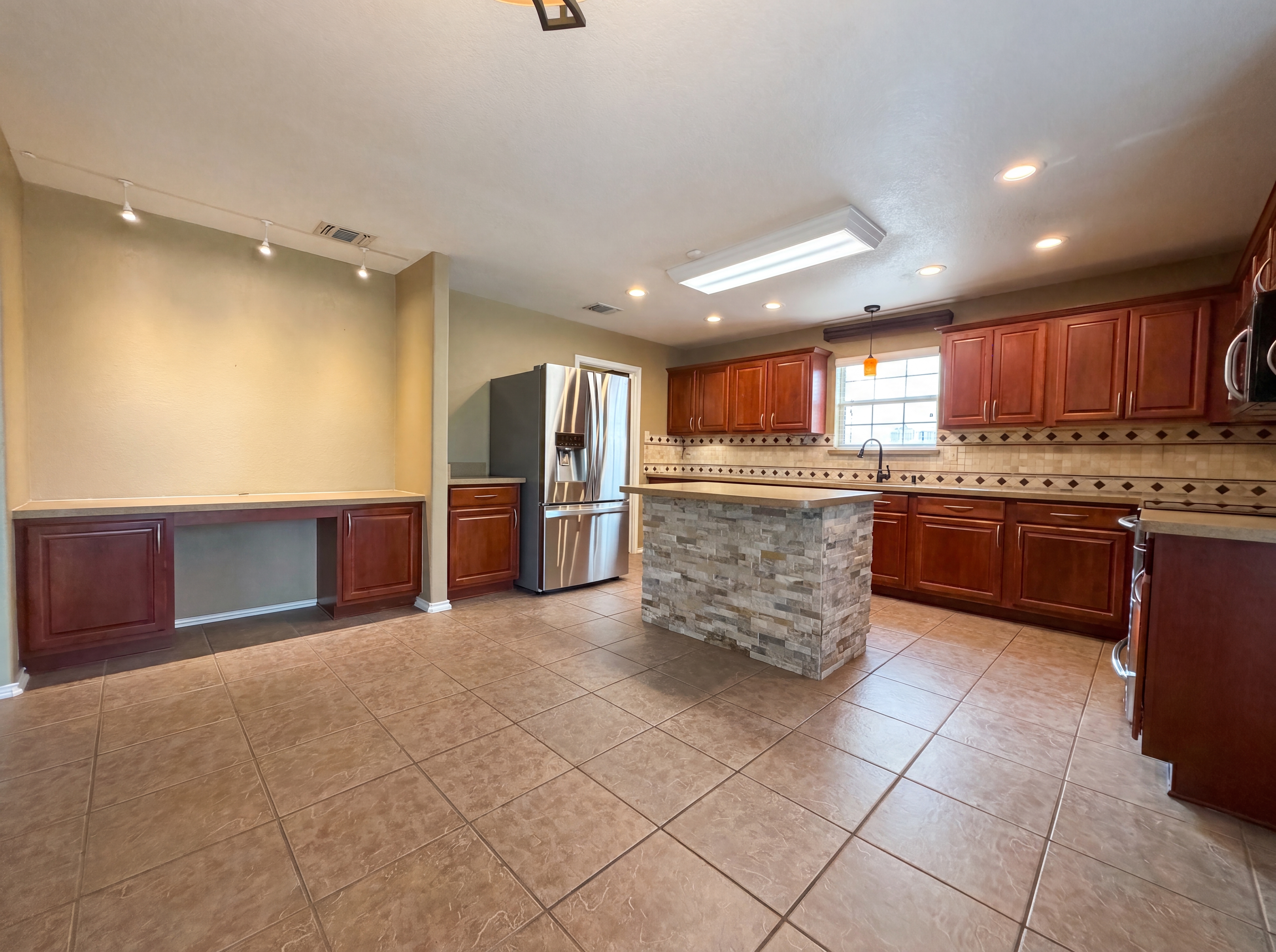 Photo 7 of 22 of 5002 Whisper Cv, Schertz, TX