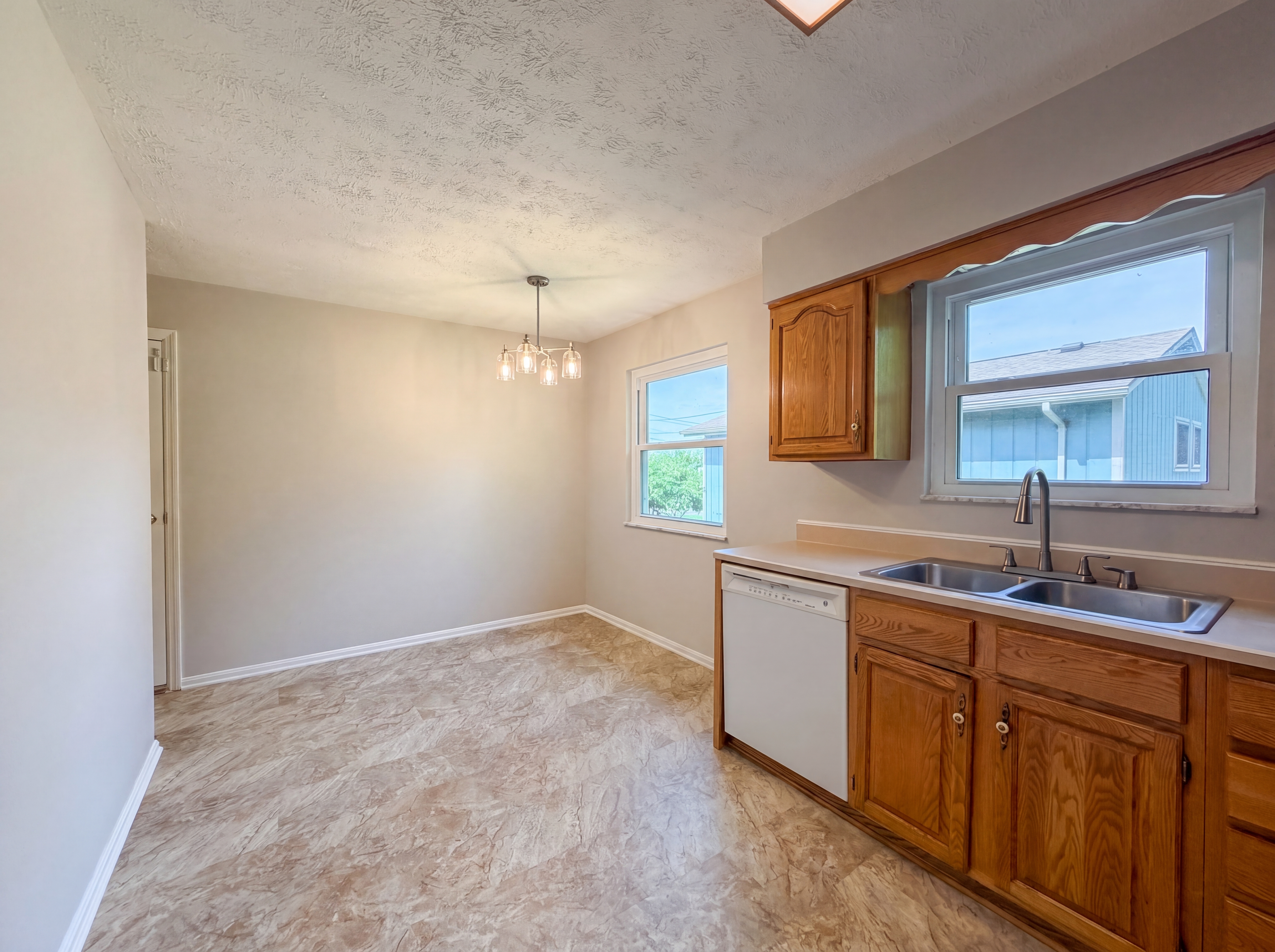 Photo 7 of 22 of 2086 Resor Rd, Fairfield, OH