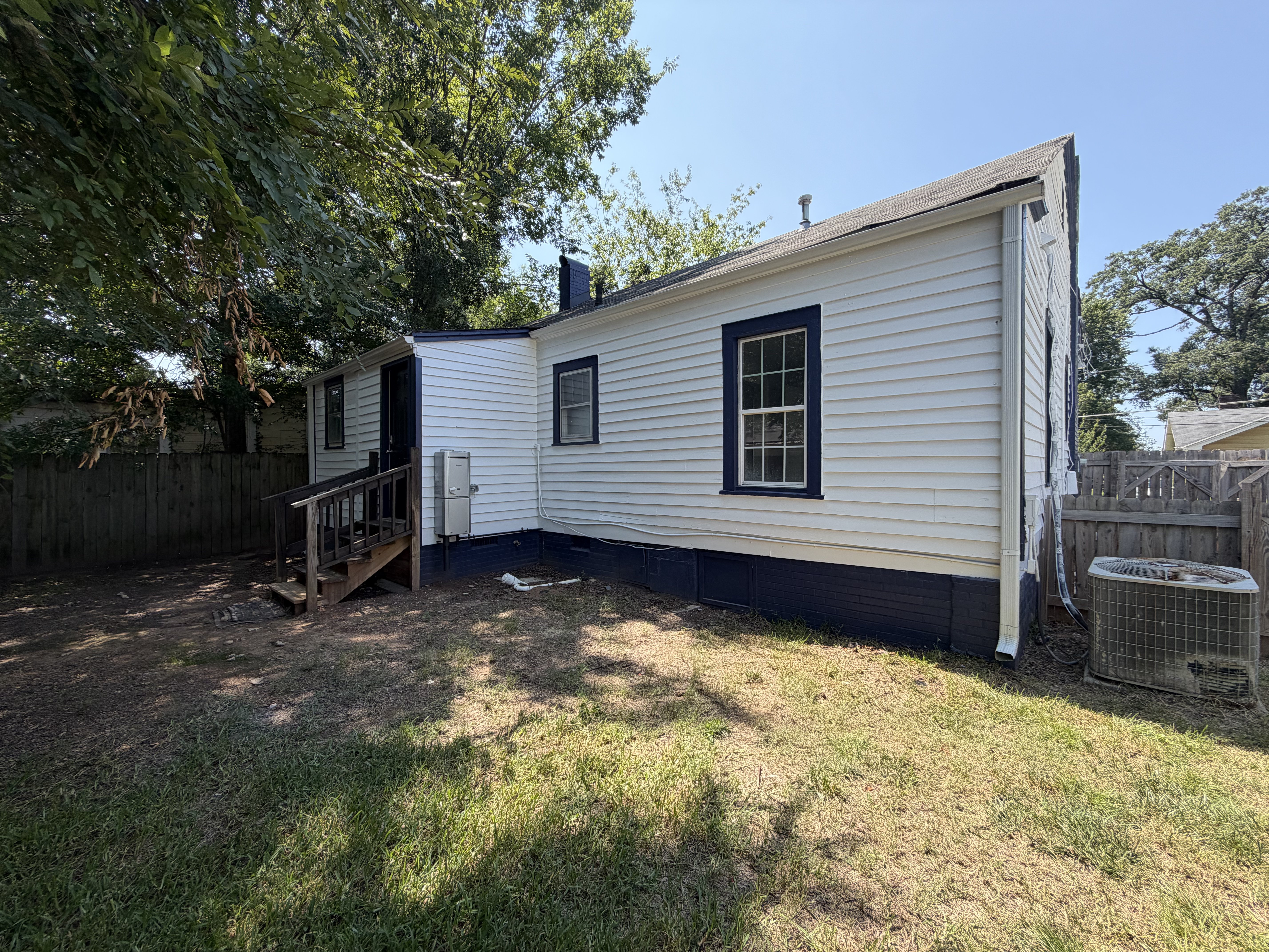 Photo 5 of 16 of 510 N Maple St, Durham, NC