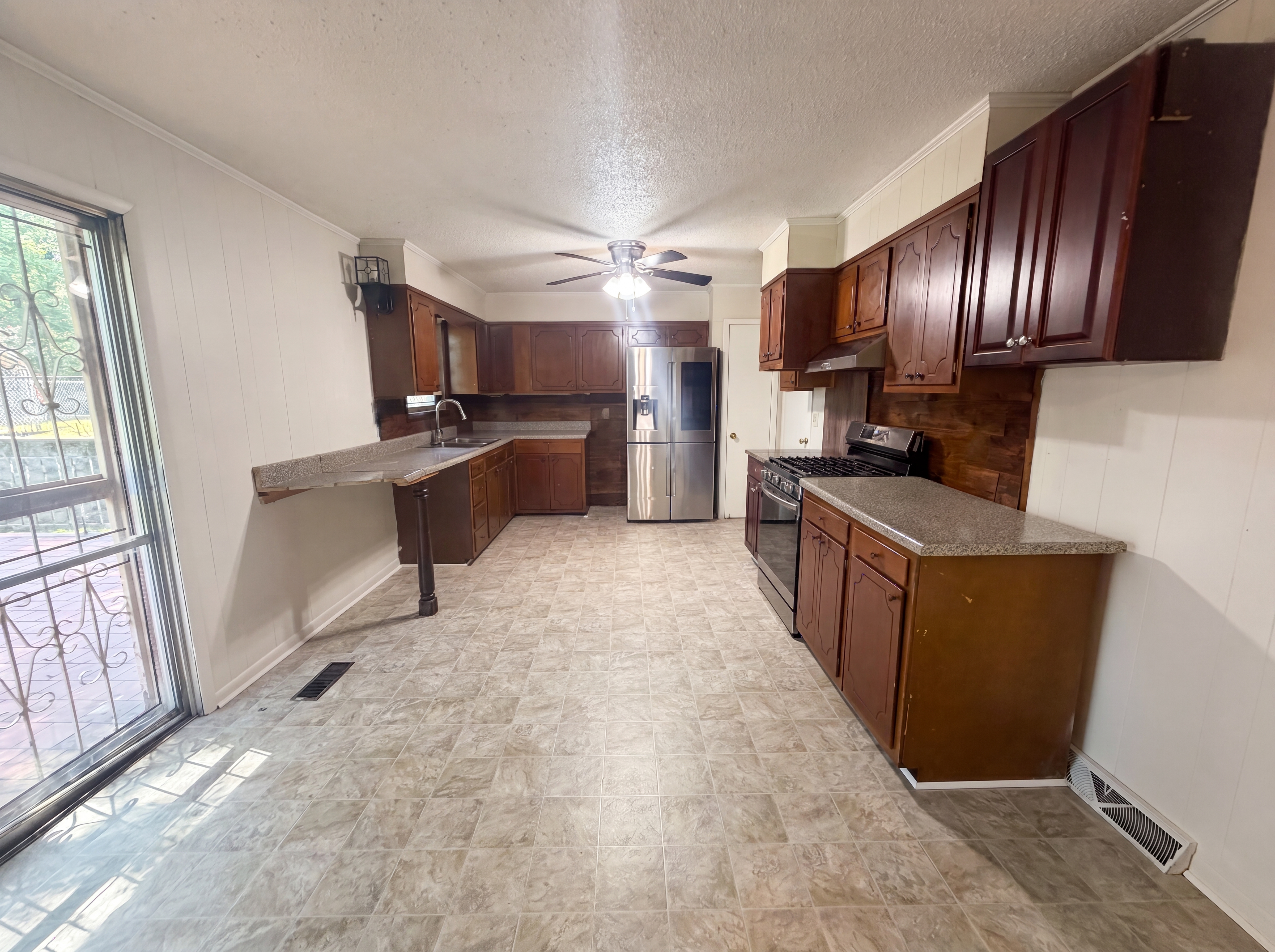 Photo 2 of 27 of 3115 33rd St SW, Birmingham, AL