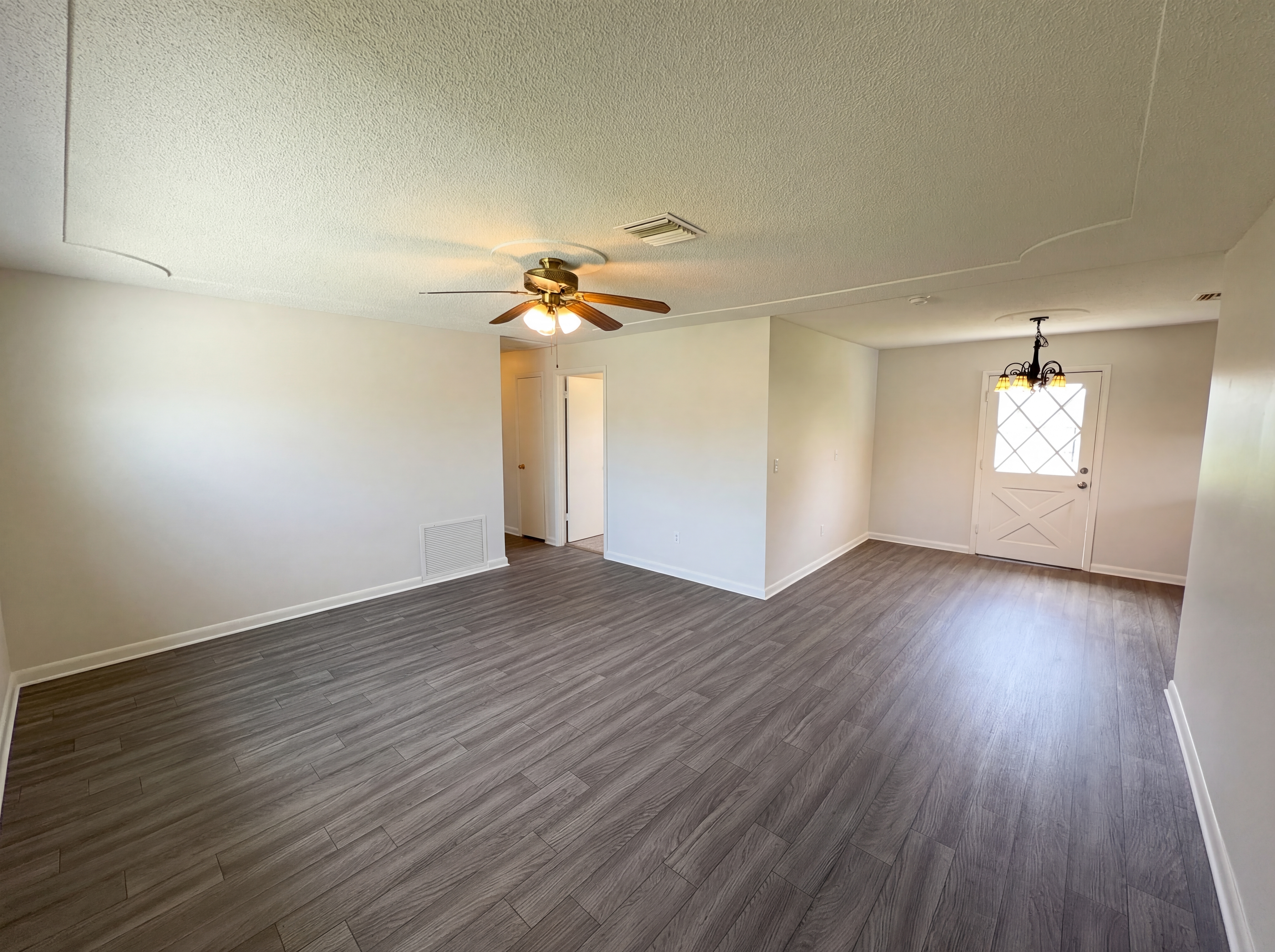 Photo 9 of 24 of 905 Cedar Dr, Melbourne, FL