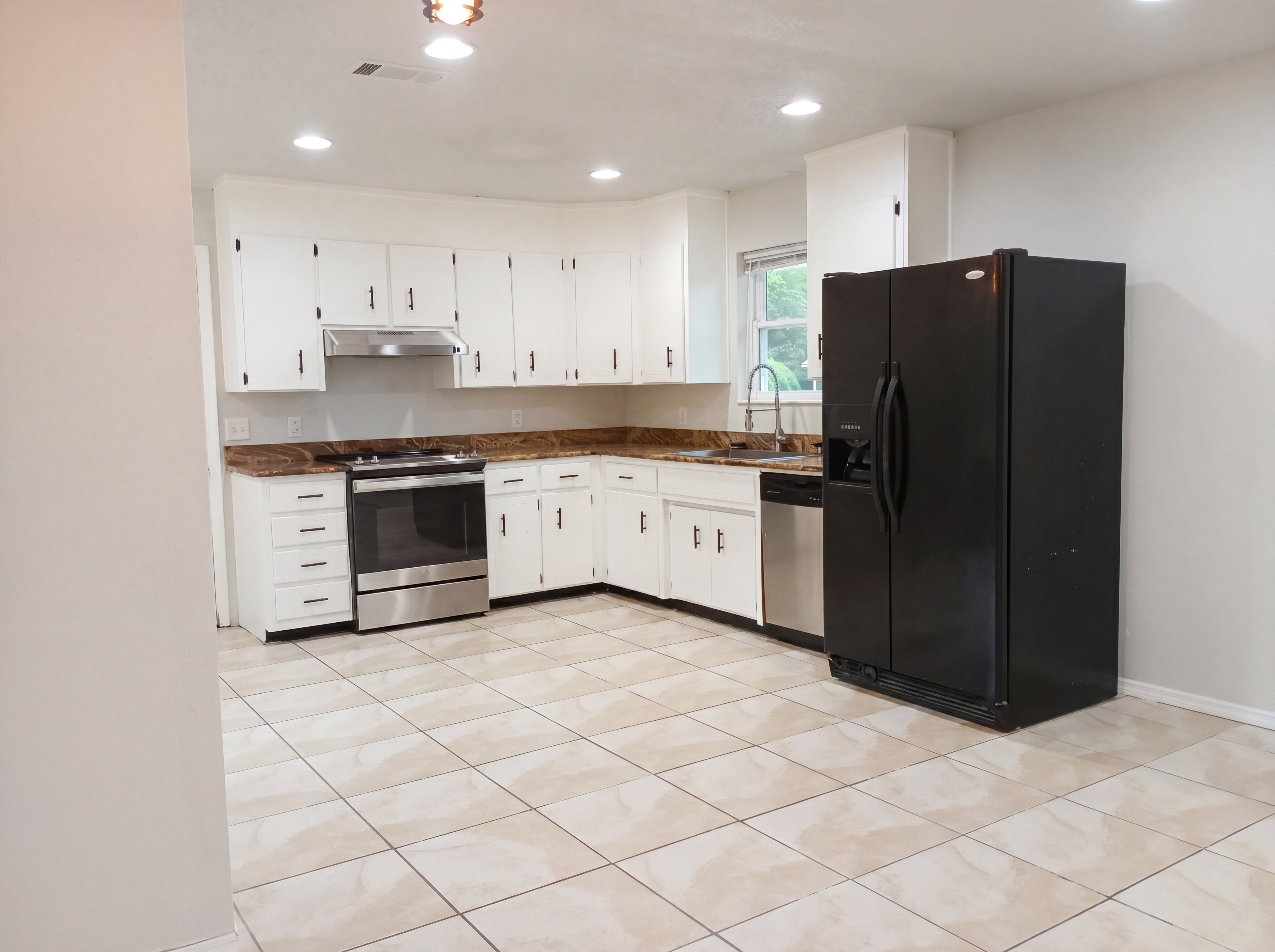 Photo 8 of 22 of 7746 Grundy St, Pensacola, FL