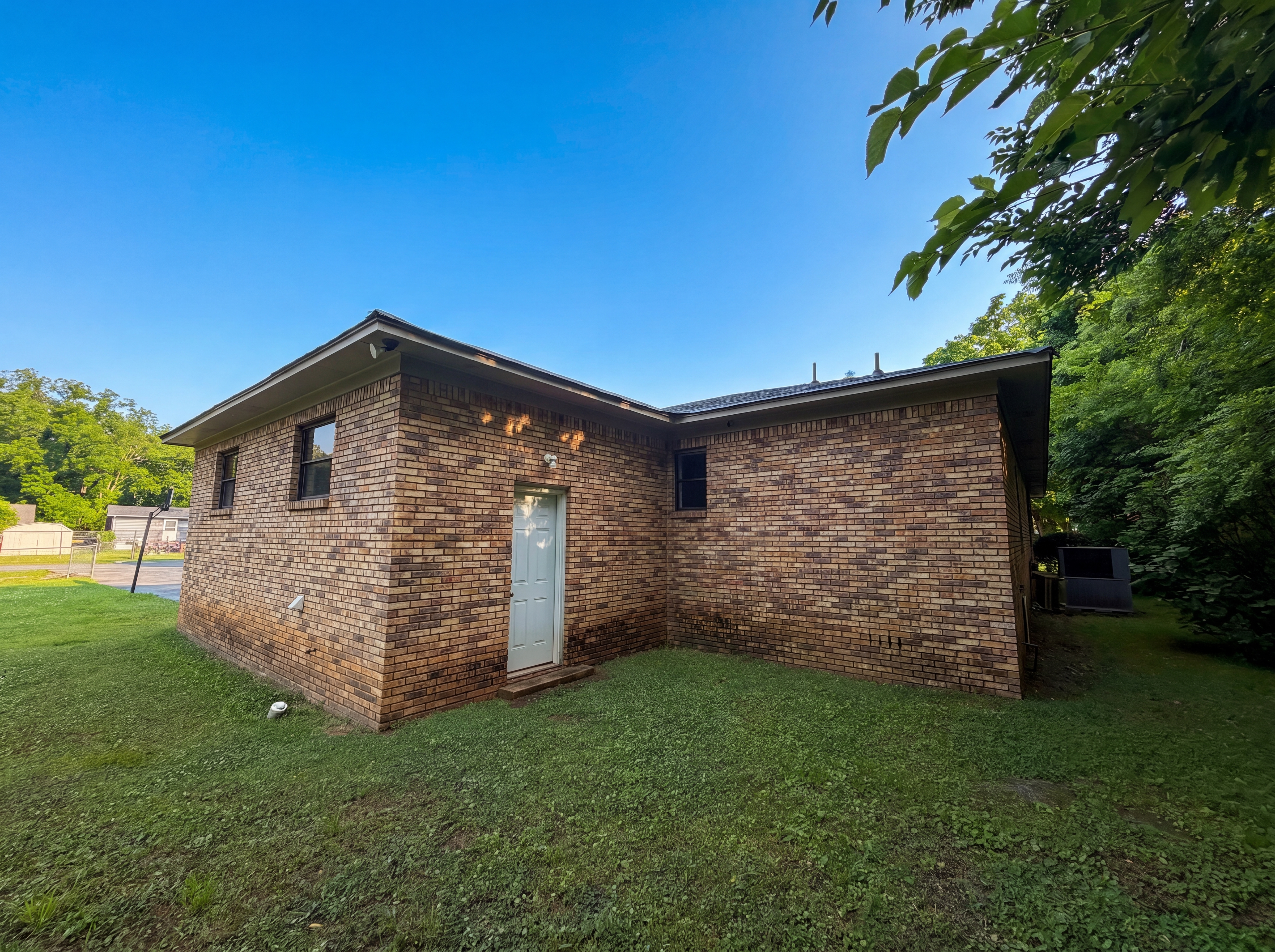 Photo 6 of 19 of 4800 Park Ave SW, Birmingham, AL