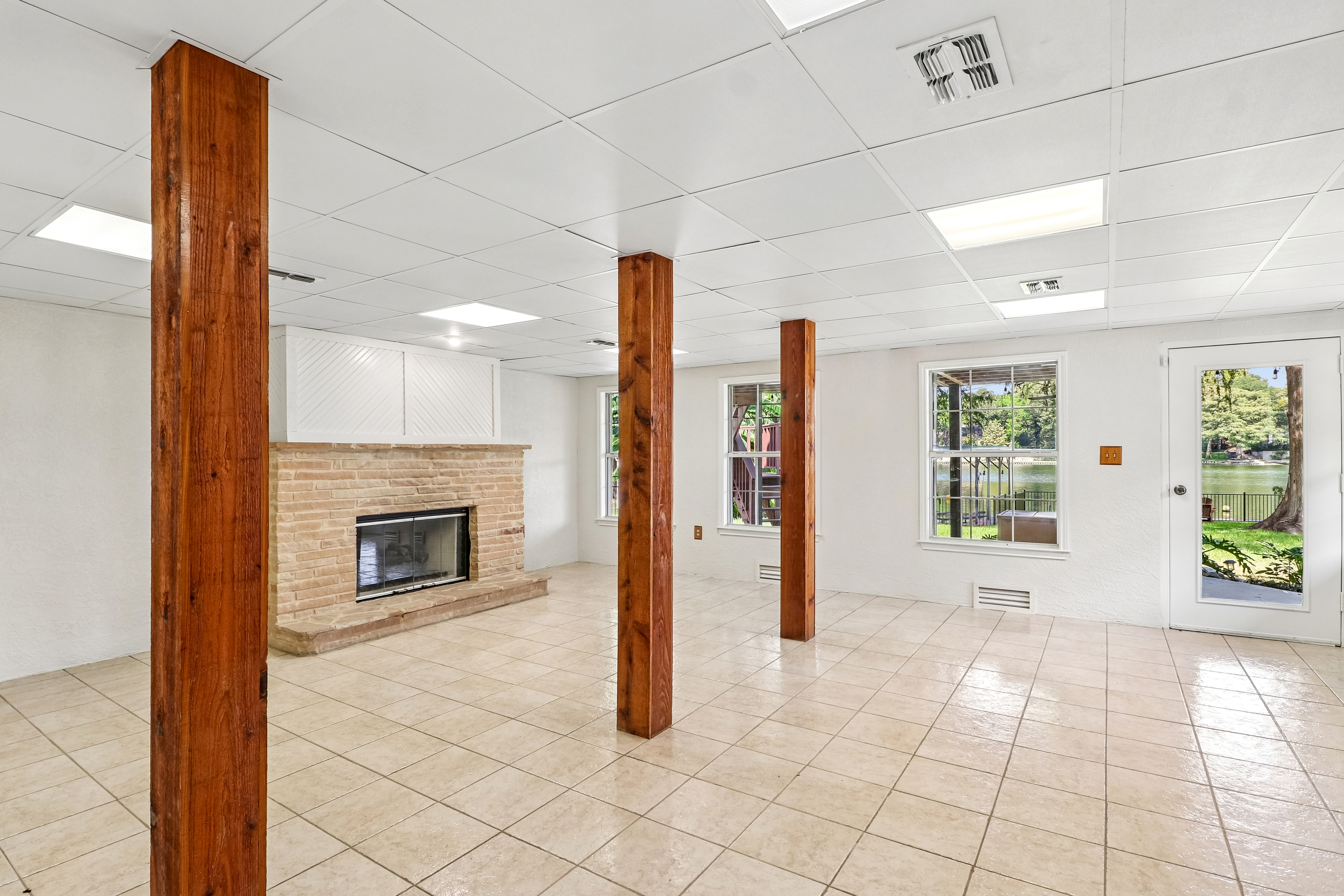 Photo 40 of 47 of 1321 E Zipp Rd, New Braunfels, TX