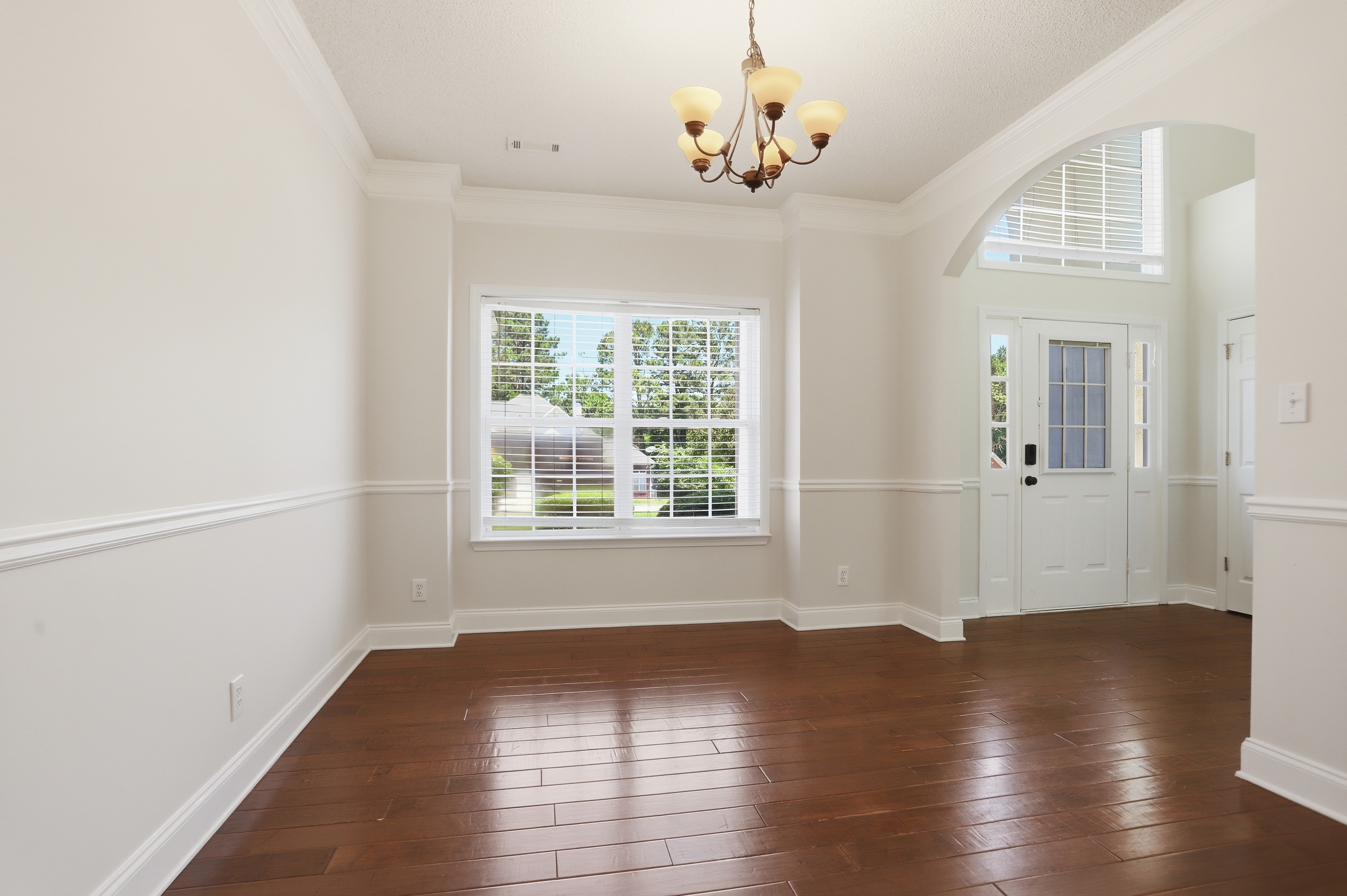Photo 11 of 42 of 640 Autumn Leaf Cir, McDonough, GA
