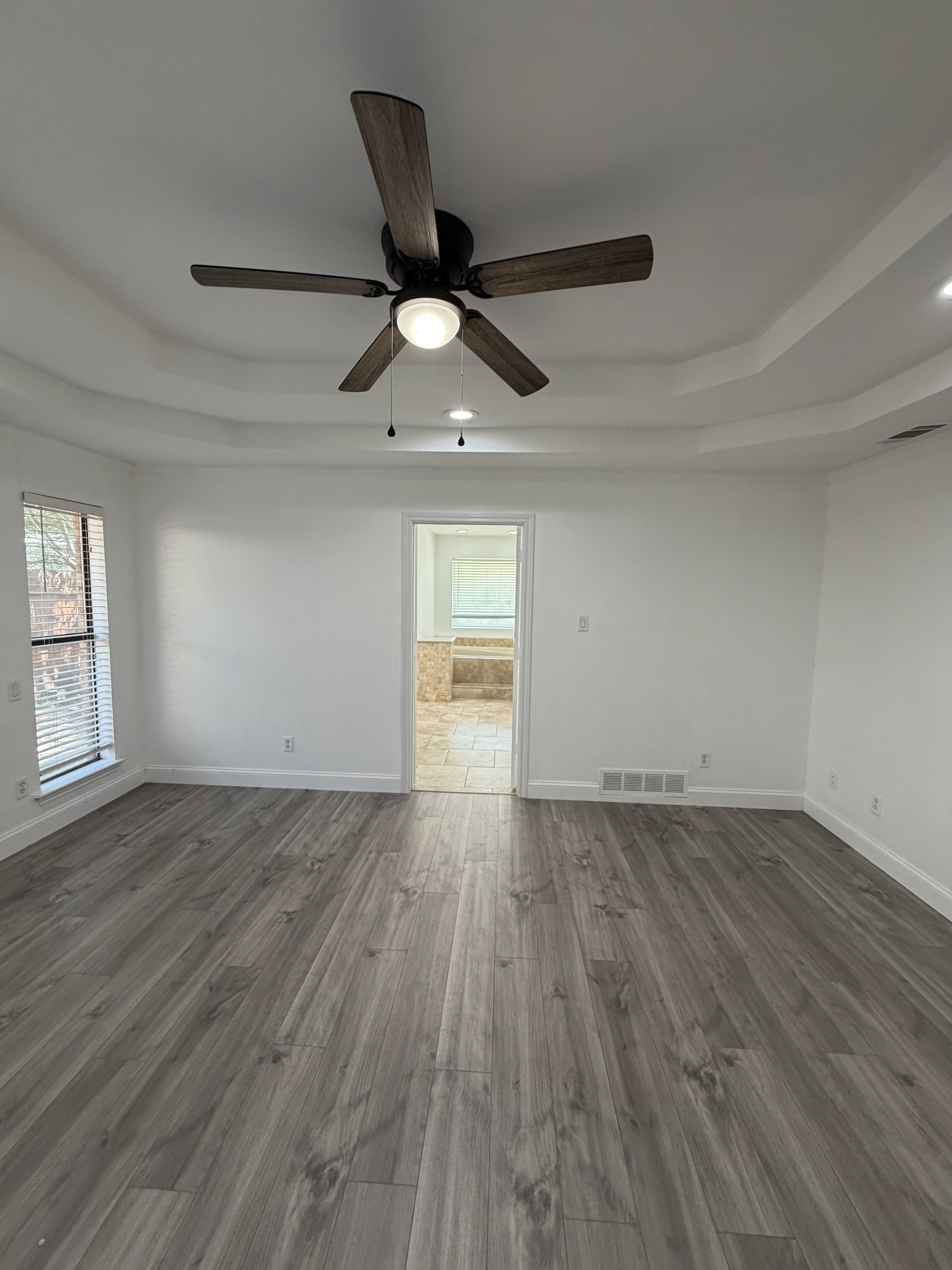 Photo 4 of 23 of 3924 Mesa Dr, Plano, TX