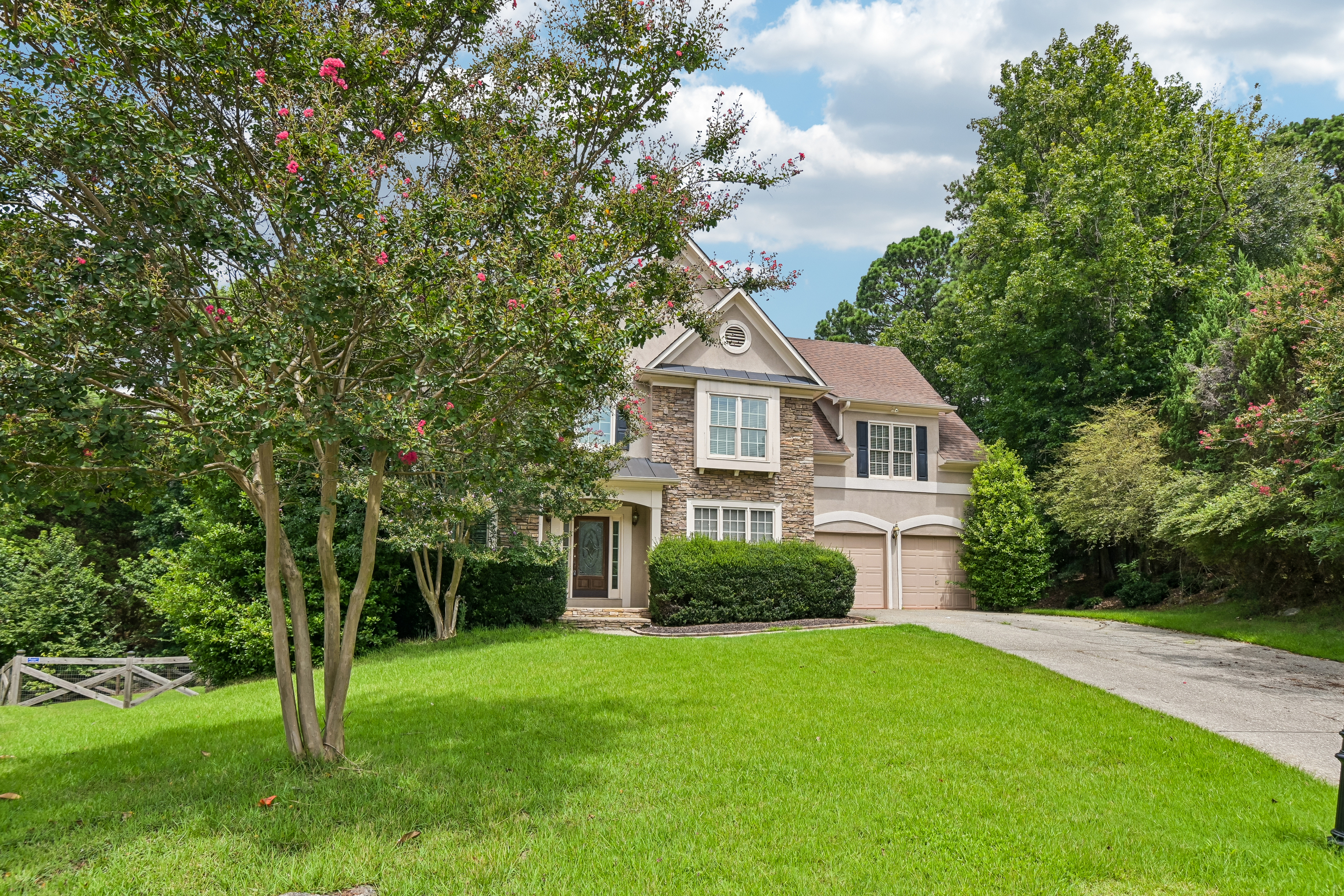 Photo 8 of 63 of 905 Yosemite Dr, Suwanee, GA