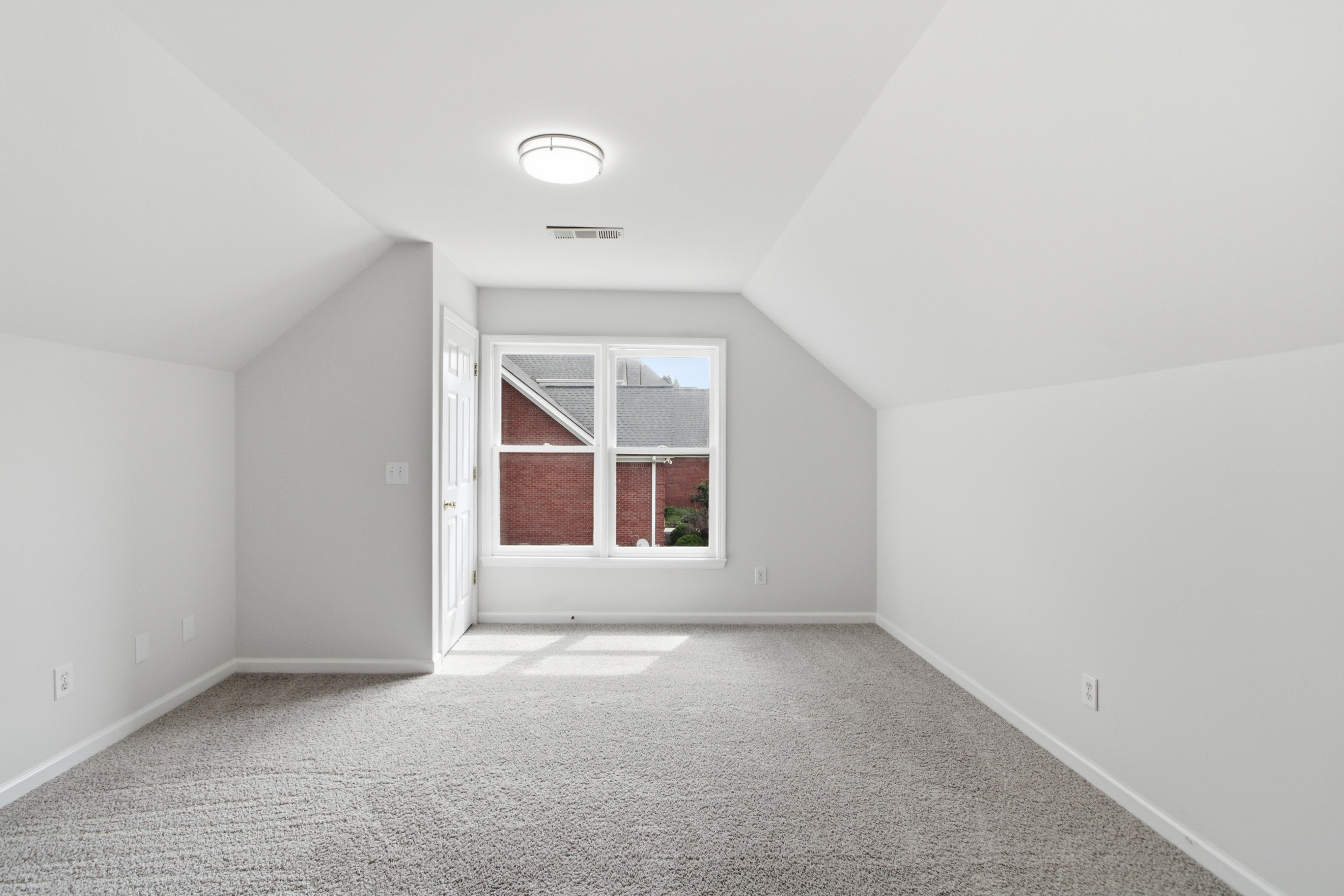 Photo 19 of 47 of 470 Fairway Walk Dr, Lawrenceville, GA