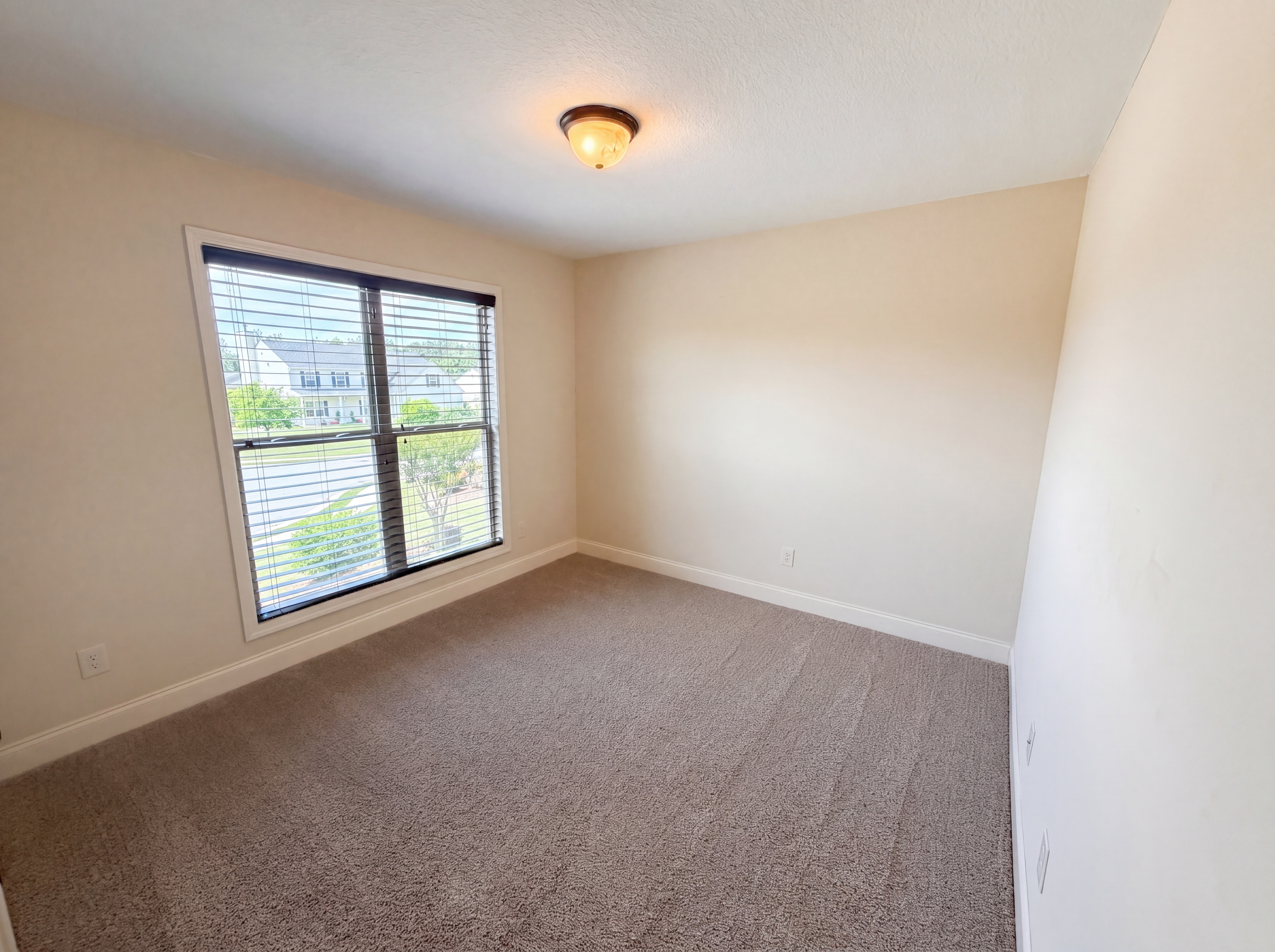 Photo 14 of 28 of 2721 Berkshire Dr, Winder, GA