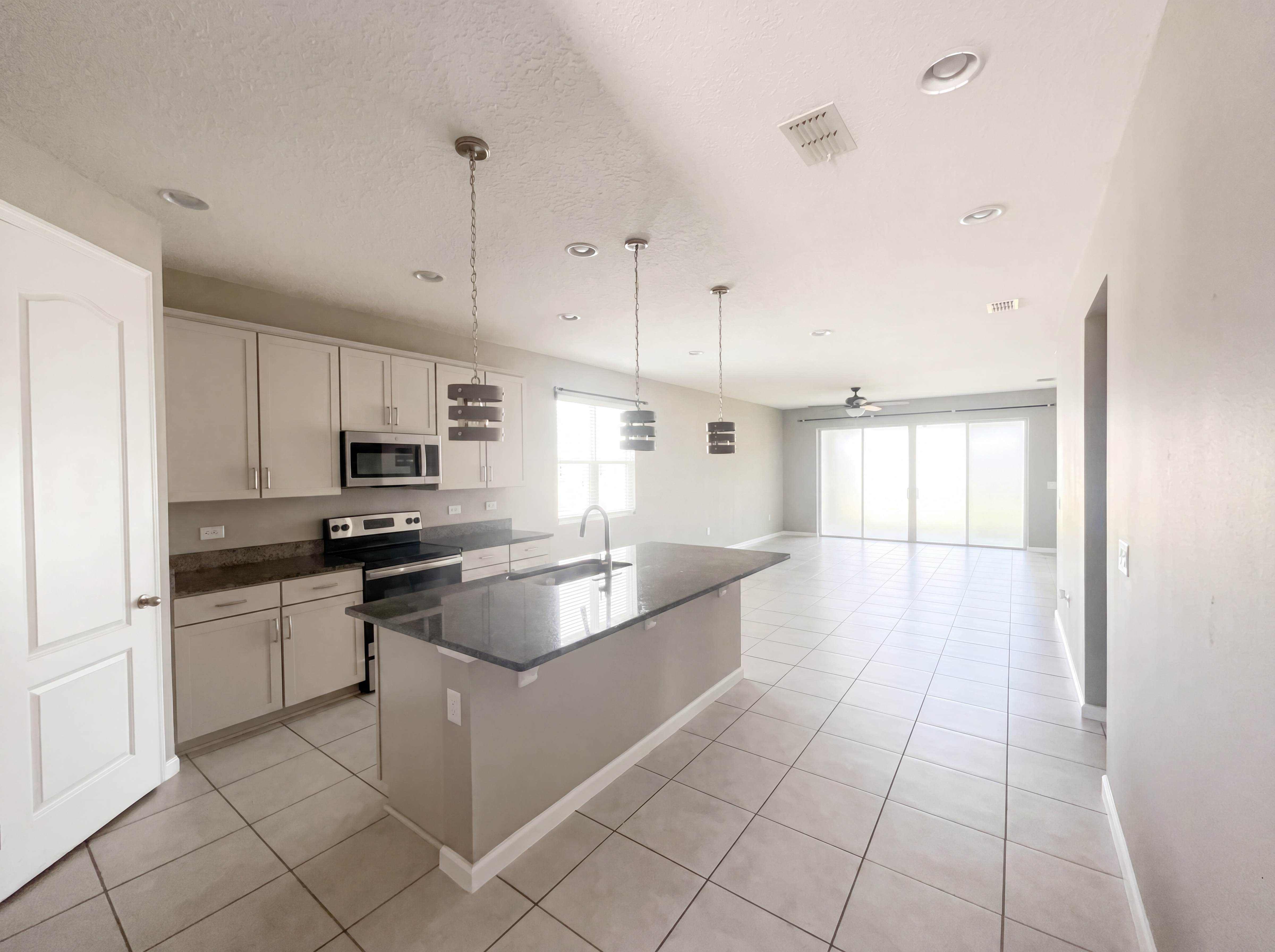 Photo 2 of 29 of 2526 W End Dr, Saint Cloud, FL