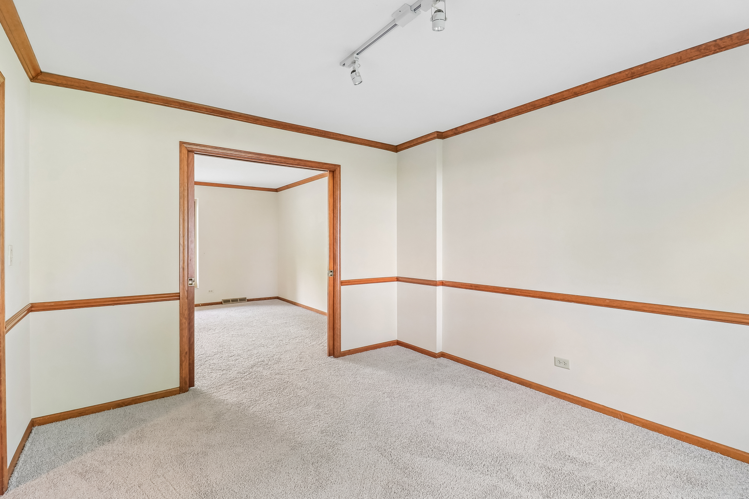 Photo 22 of 41 of 733 Buttonwood Cir, Naperville, IL
