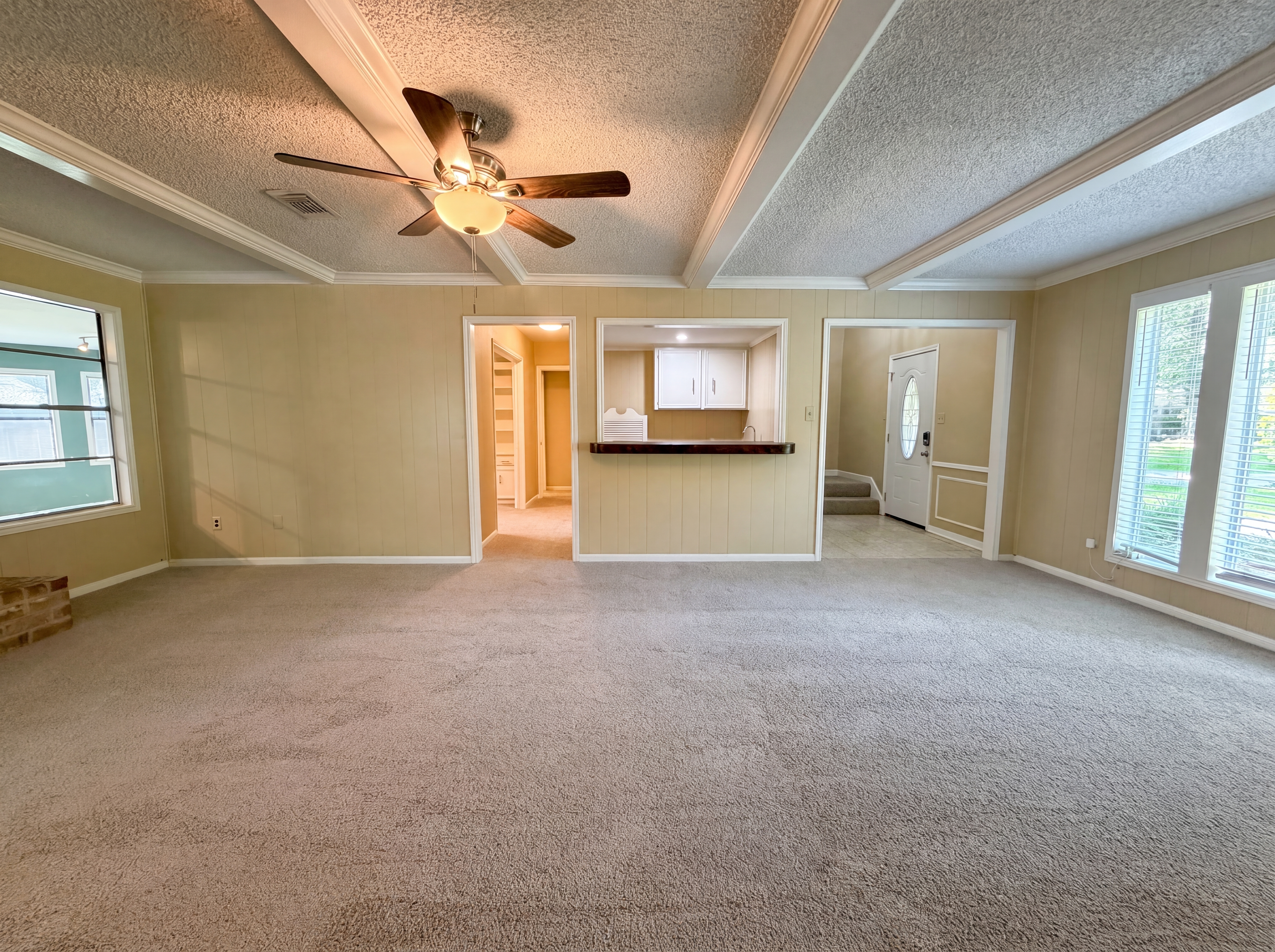 Photo 10 of 26 of 17406 Ridge Top Dr, Houston, TX
