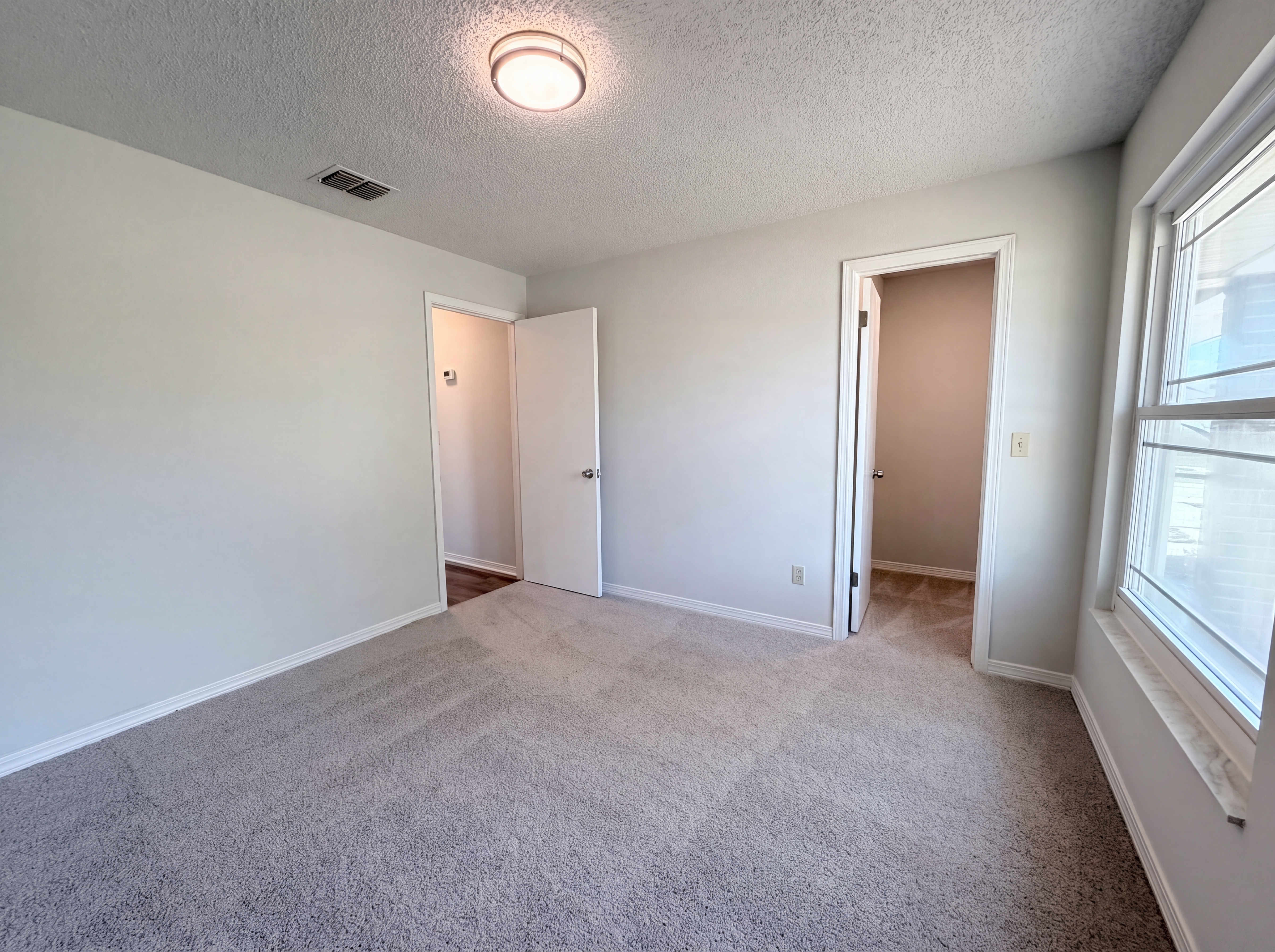 Photo 4 of 18 of 2621 Sandlewood Cir, Orange Park, FL
