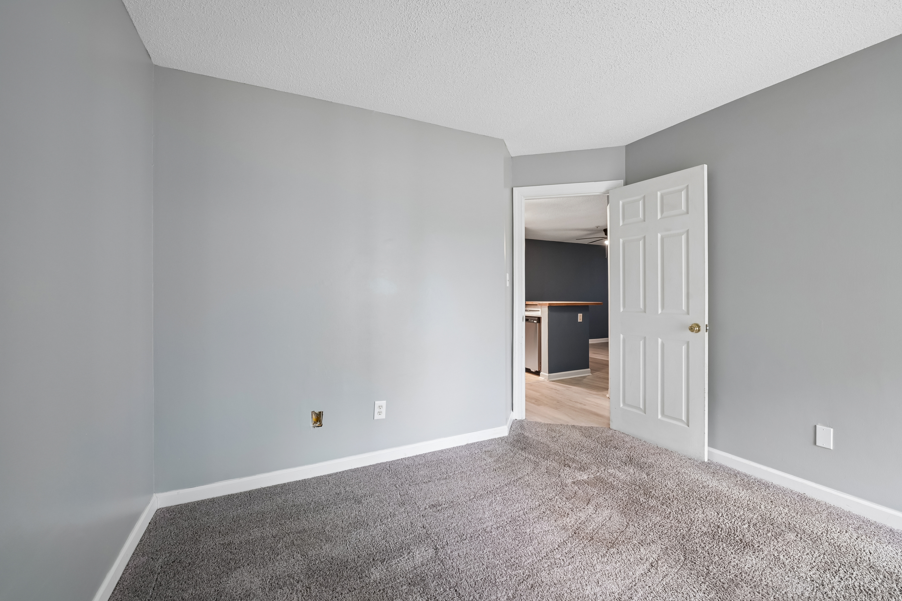 Photo 4 of 27 of 4900 Avenida Del Sol Dr, Raleigh, NC