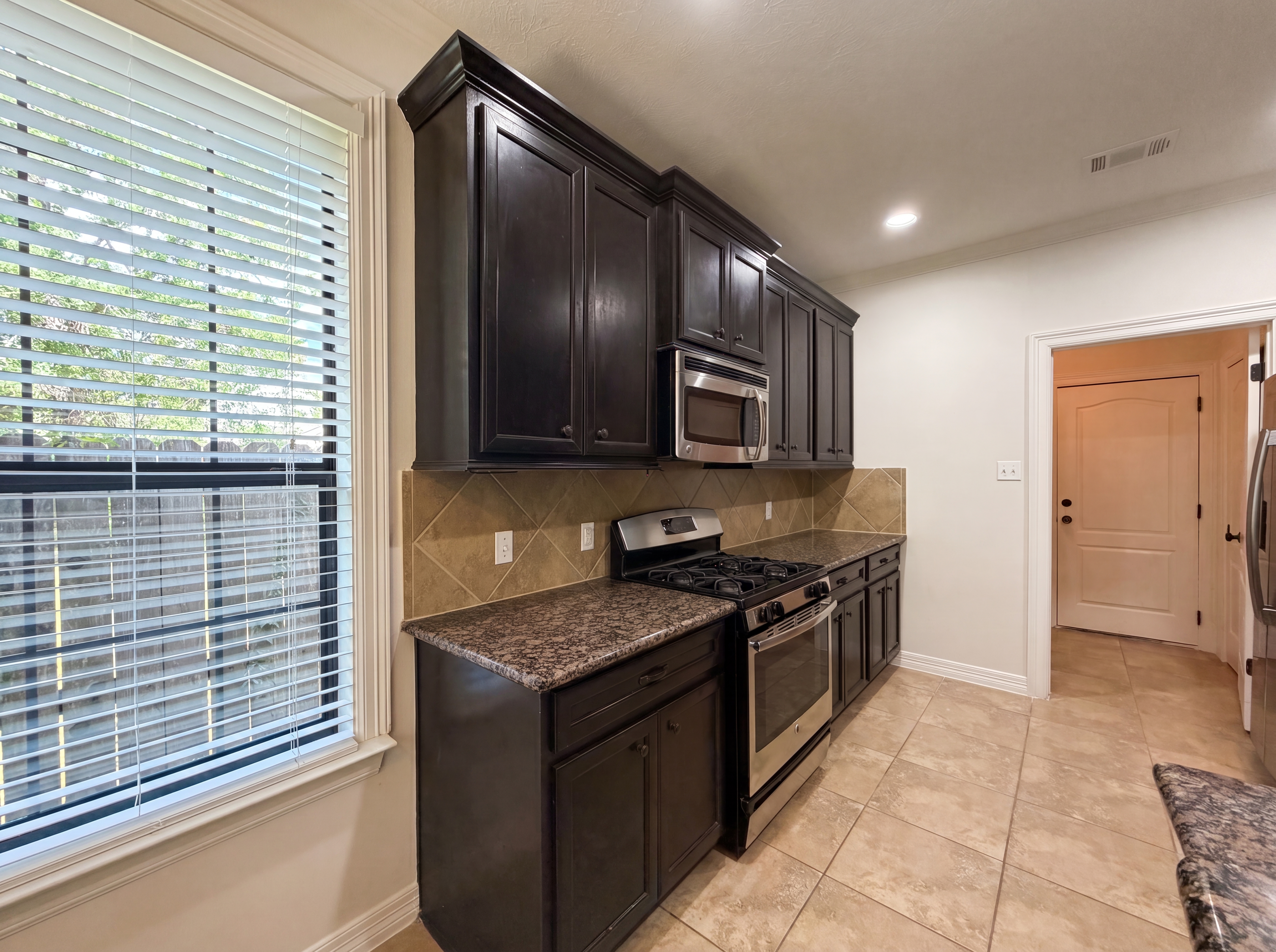Photo 8 of 19 of 4516 White Rock St, Houston, TX