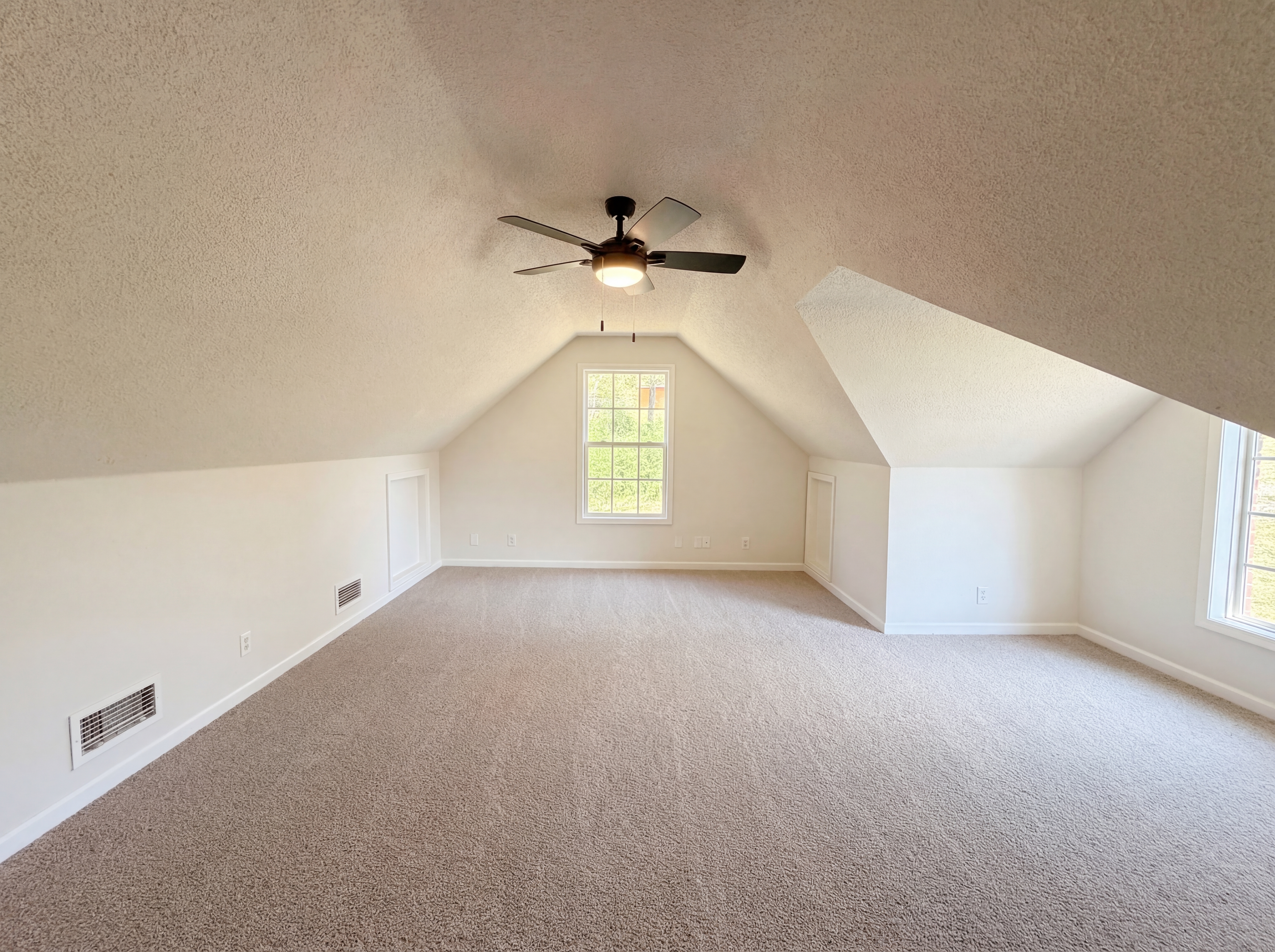 Photo 13 of 23 of 1666 Sparkleberry Dr, Clarksville, TN
