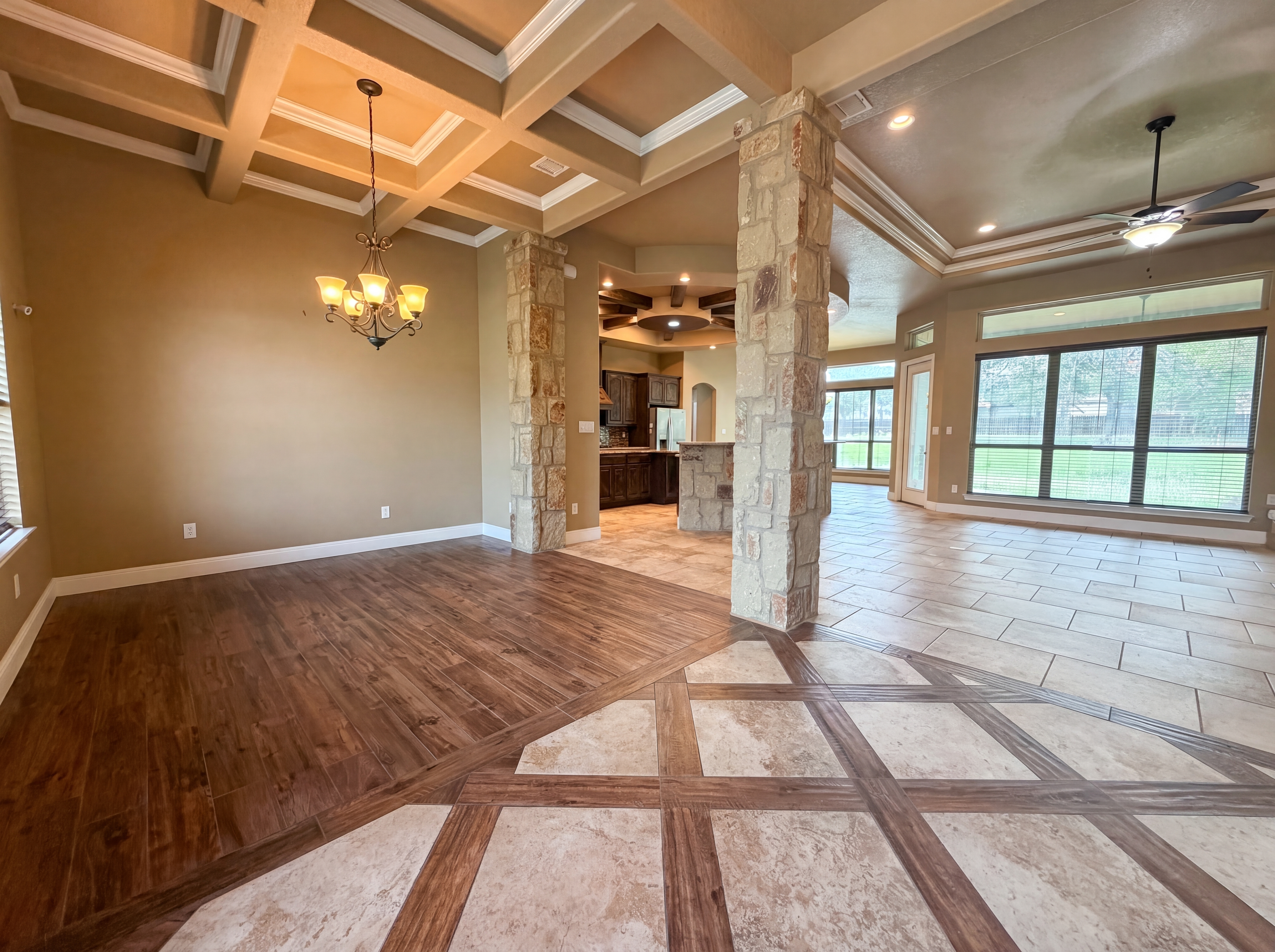 Photo 6 of 16 of 105 E Eden Vly, Adkins, TX