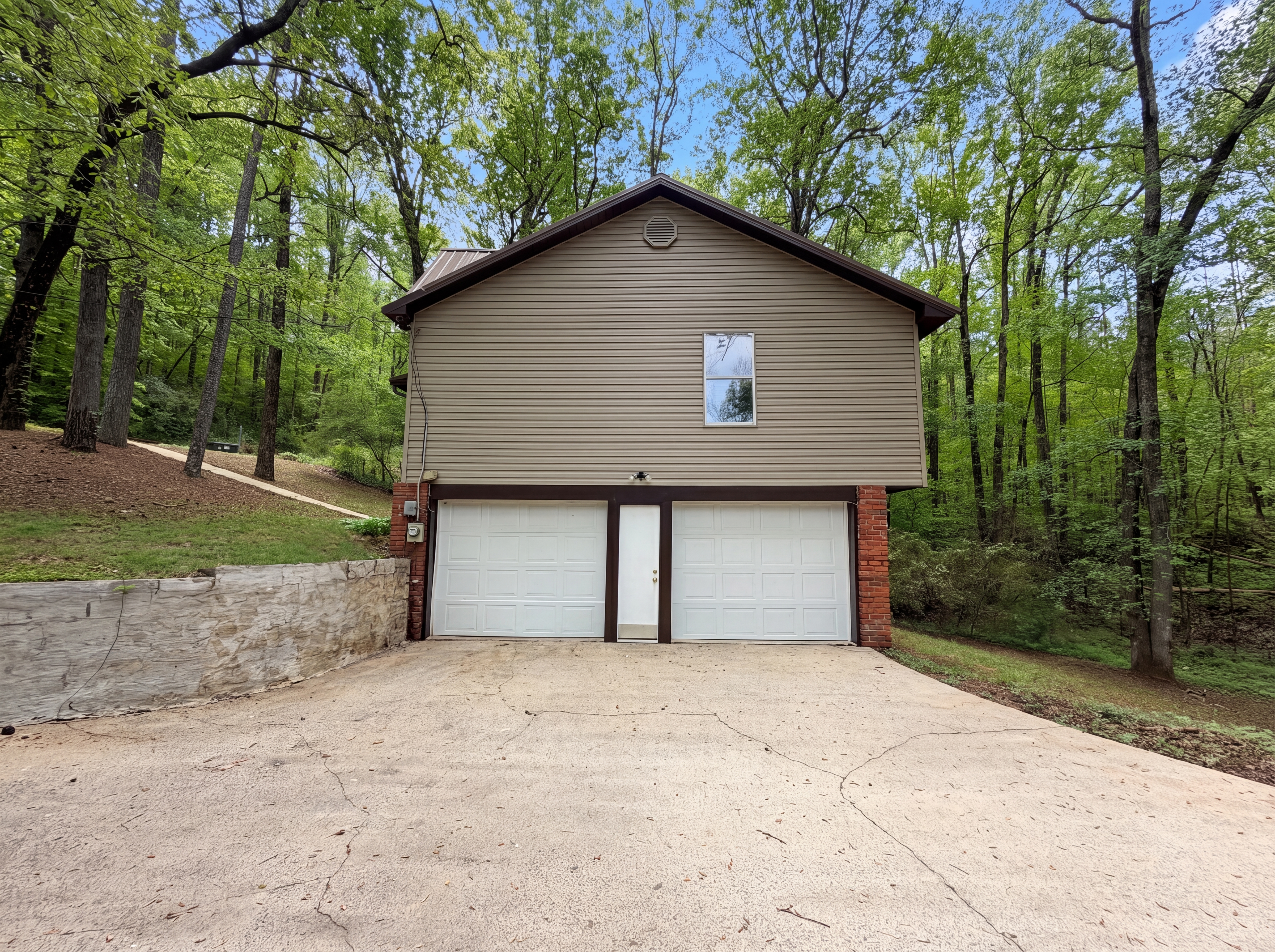 Photo 18 of 20 of 5816 Janet Dr, Trussville, AL