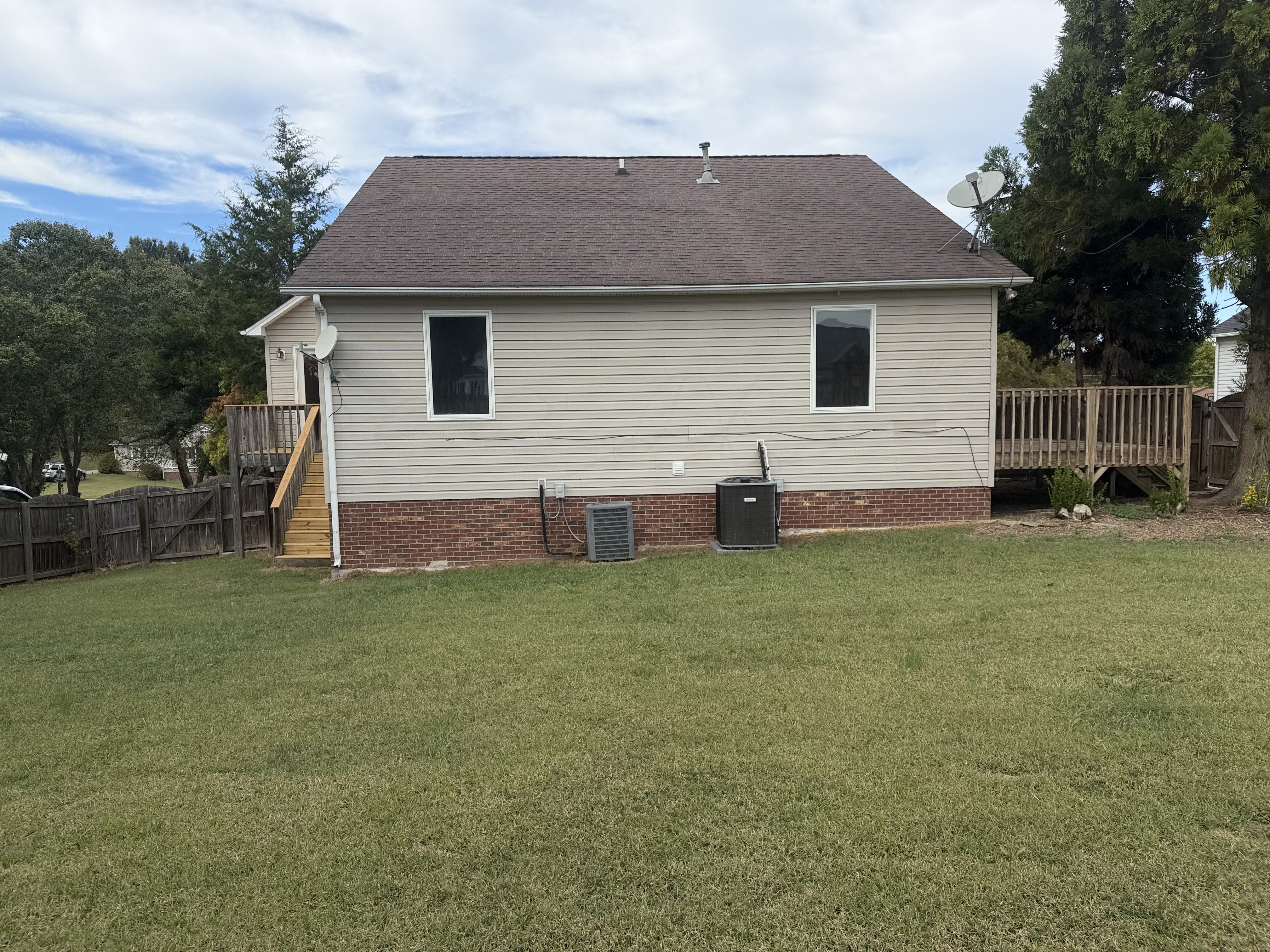 Photo 33 of 36 of 906 Lunar Dr, Archdale, NC