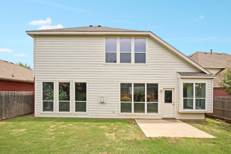 Photo 5 of 30 - 5813 Pearl Oyster Ln, Fort Worth, TX 76179