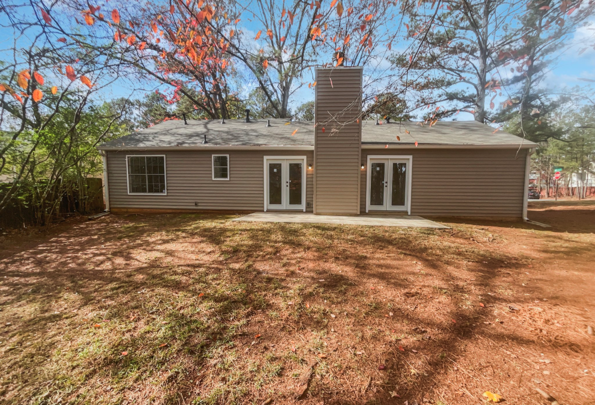 Photo 5 of 31 of 4727 Garden Hills Dr, Stone Mountain, GA