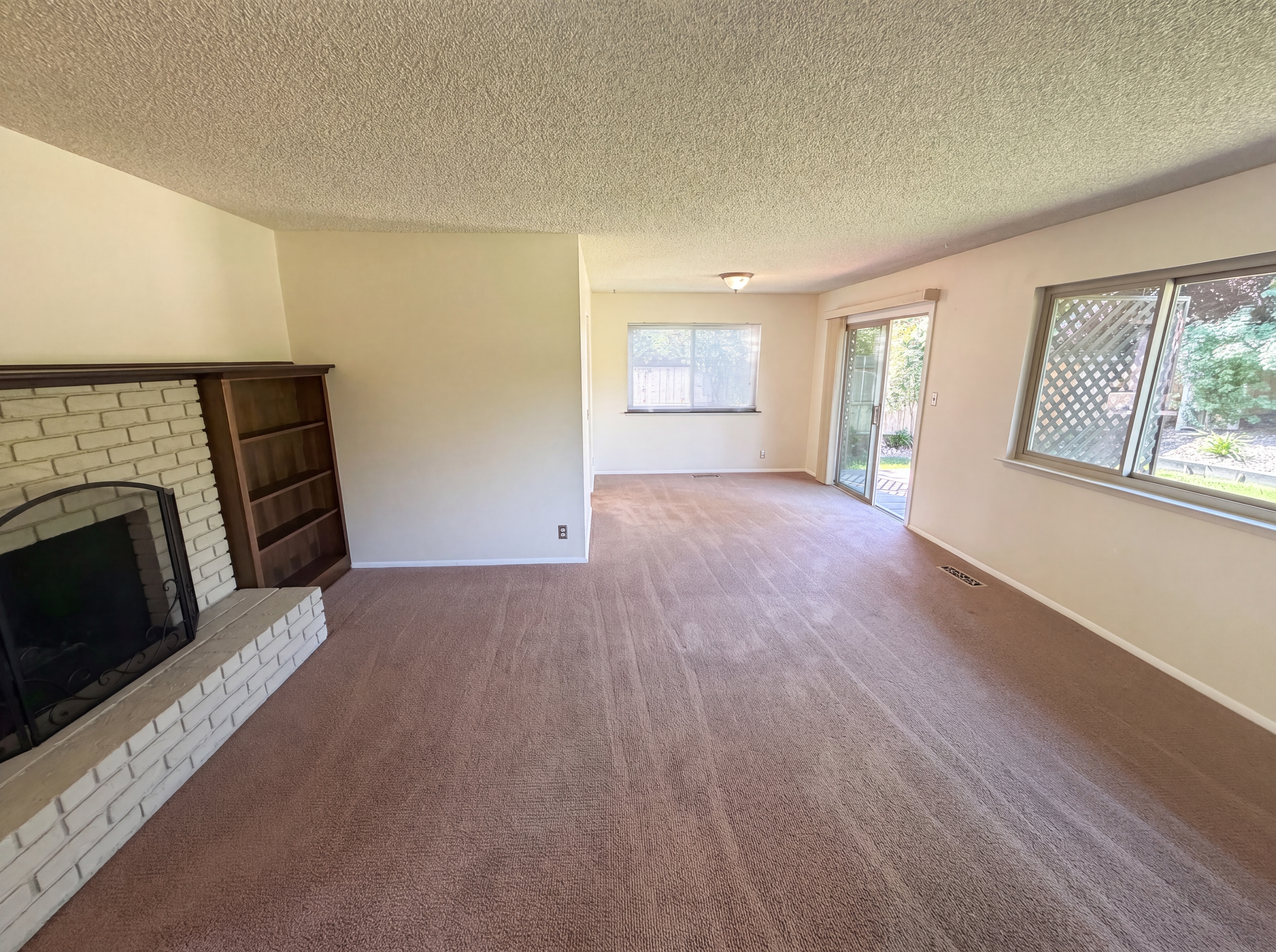 Photo 3 of 20 of 831 Shepard Ln, Chico, CA