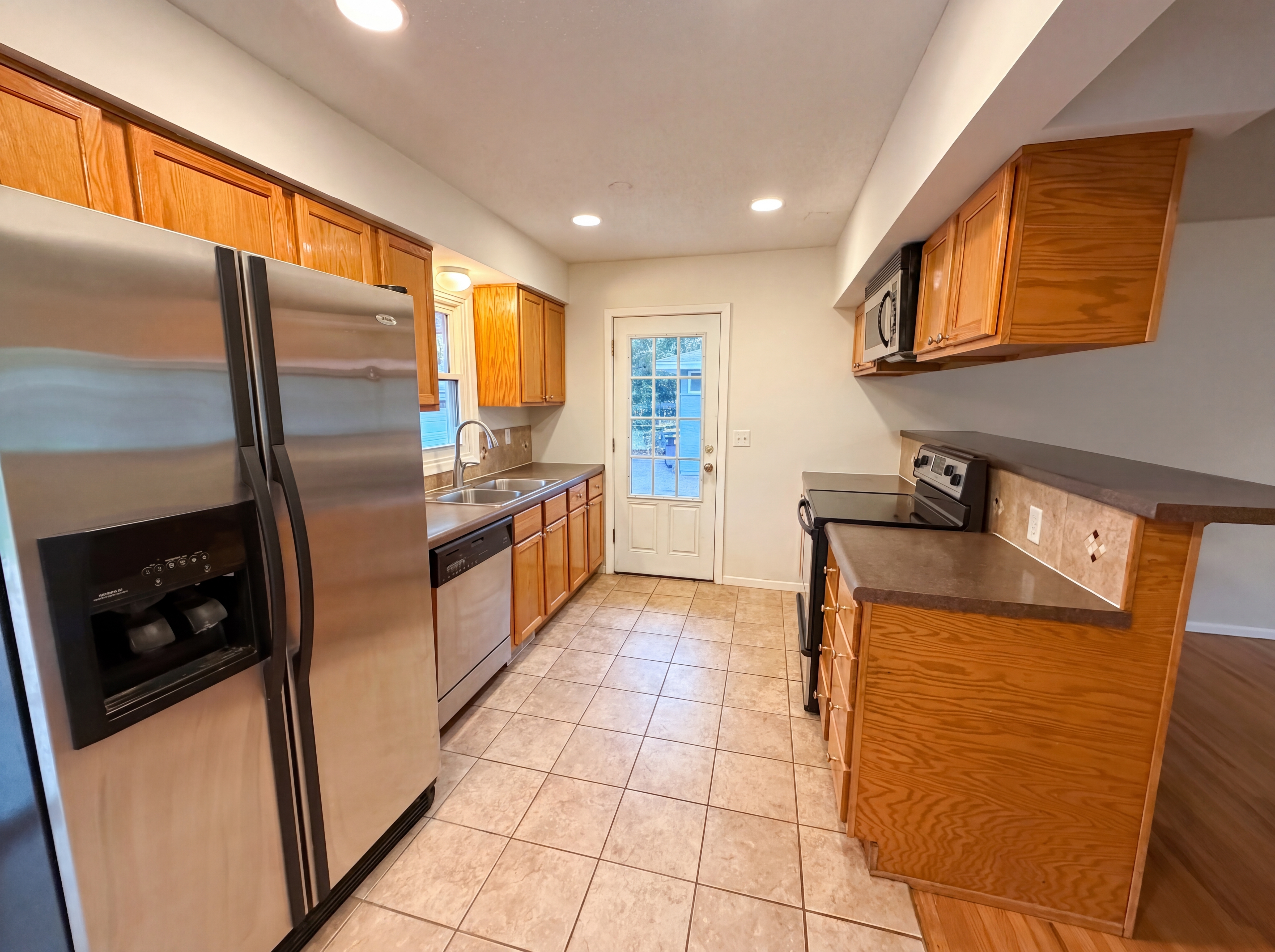 Photo 2 of 22 of 2807 Ohenry Rd, Brooklyn Center, MN