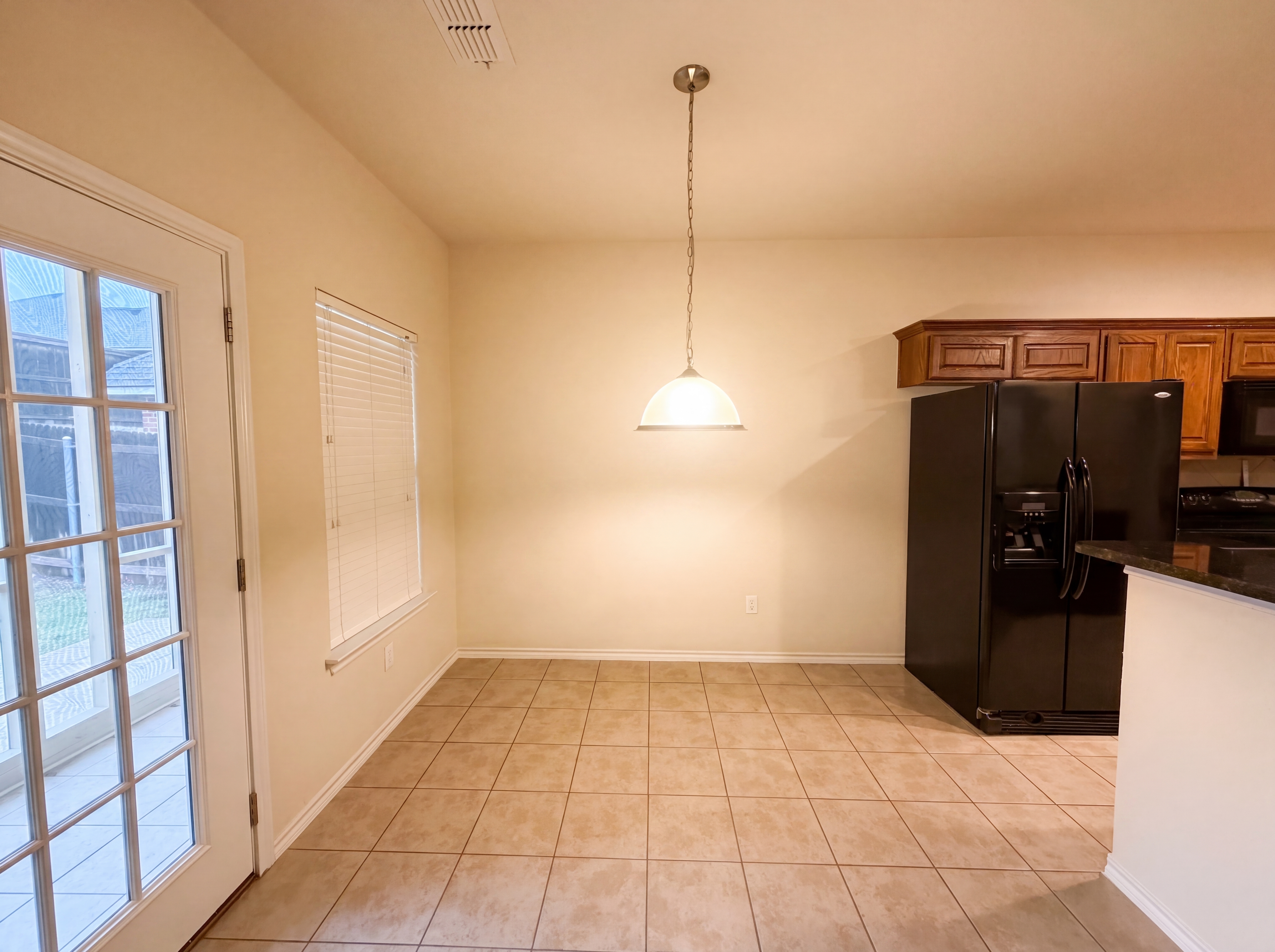 Photo 7 of 20 of 9816 Mullins Crossing Dr, Fort Worth, TX