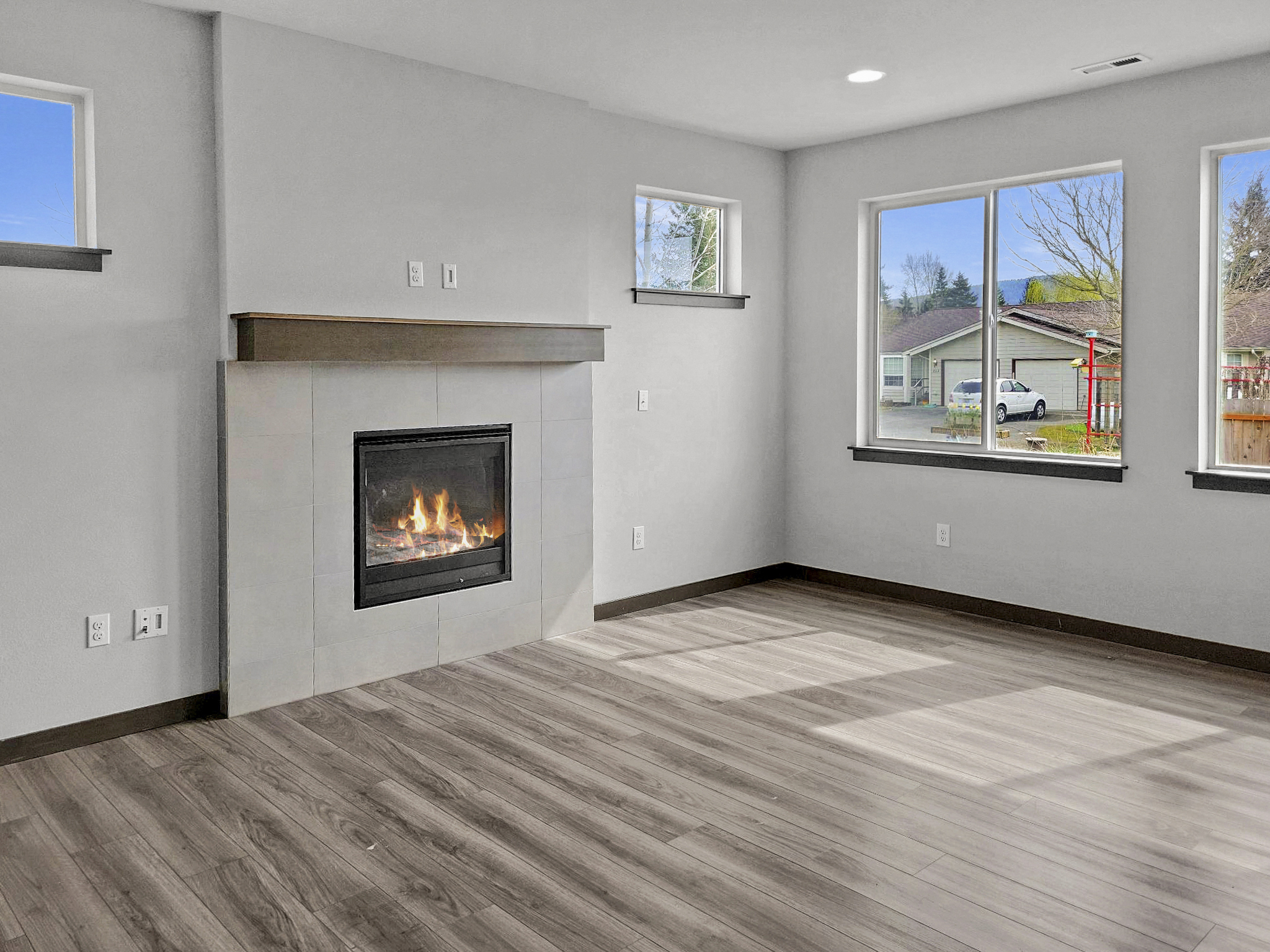 Photo 3 of 20 of 511 Debbie Dr, Sedro Woolley, WA