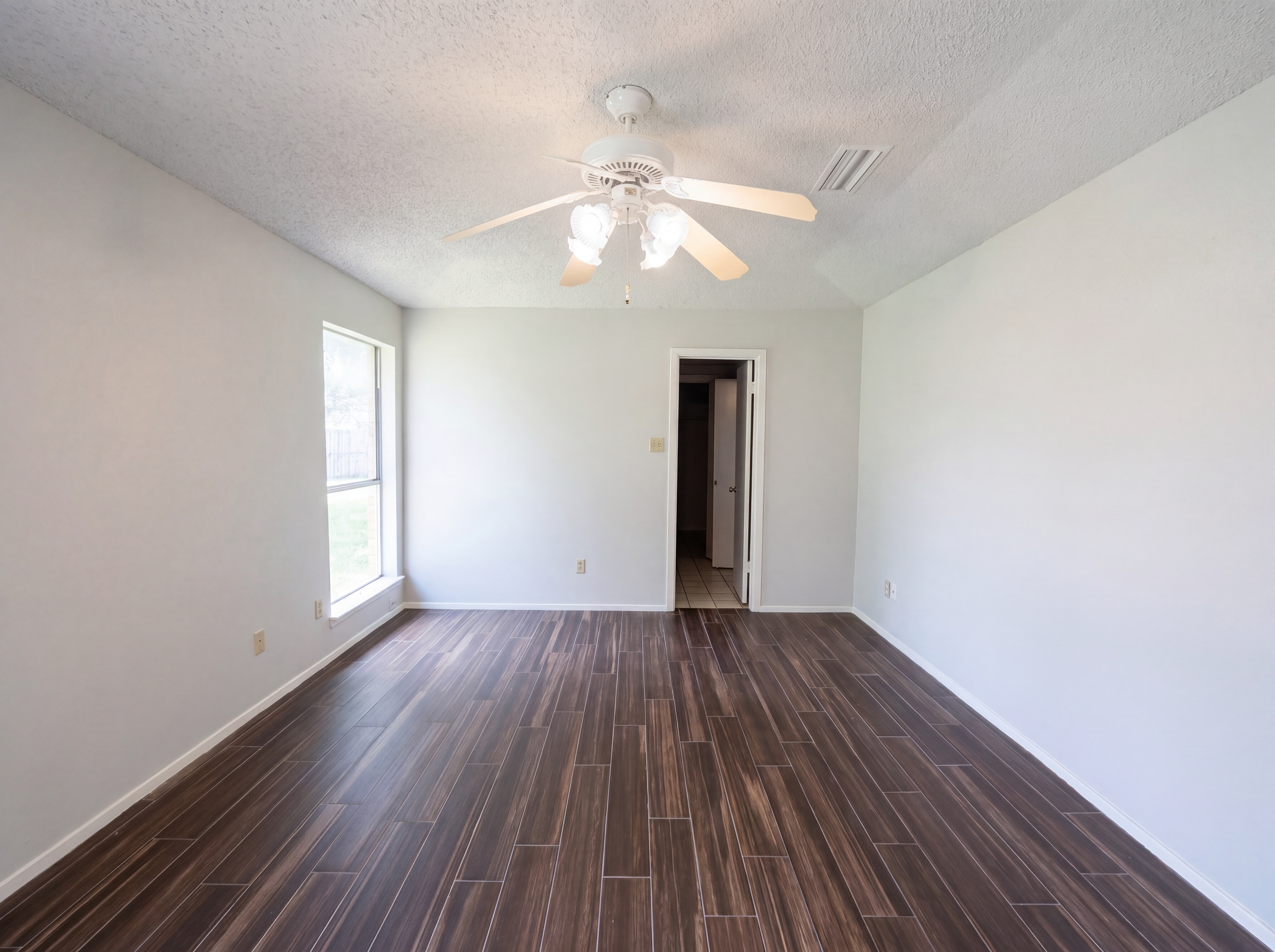 Photo 19 of 28 of 3701 Westminster Dr, Carrollton, TX