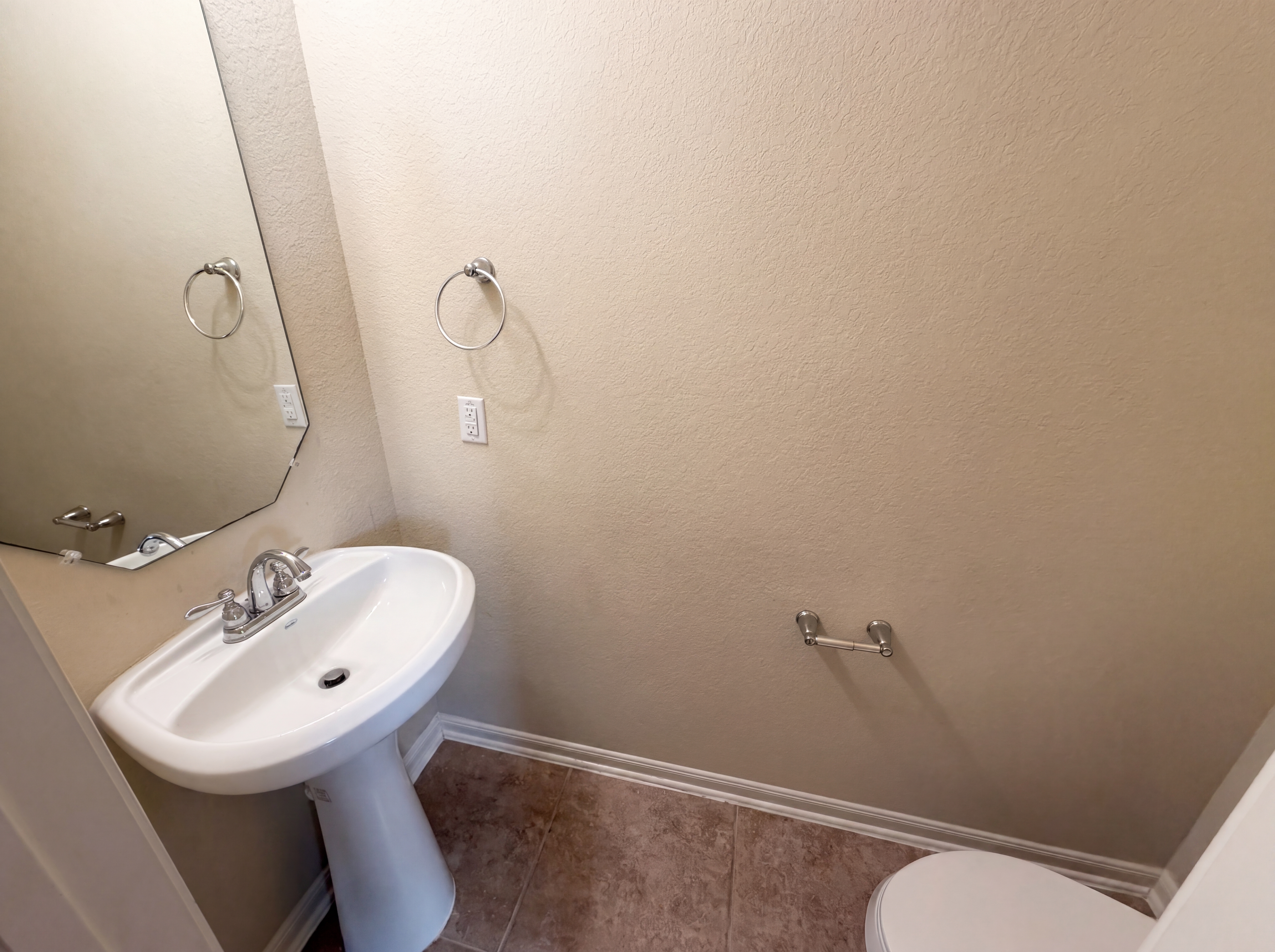 Photo 20 of 26 of 6523 Hunters Creek Ln, Baytown, TX